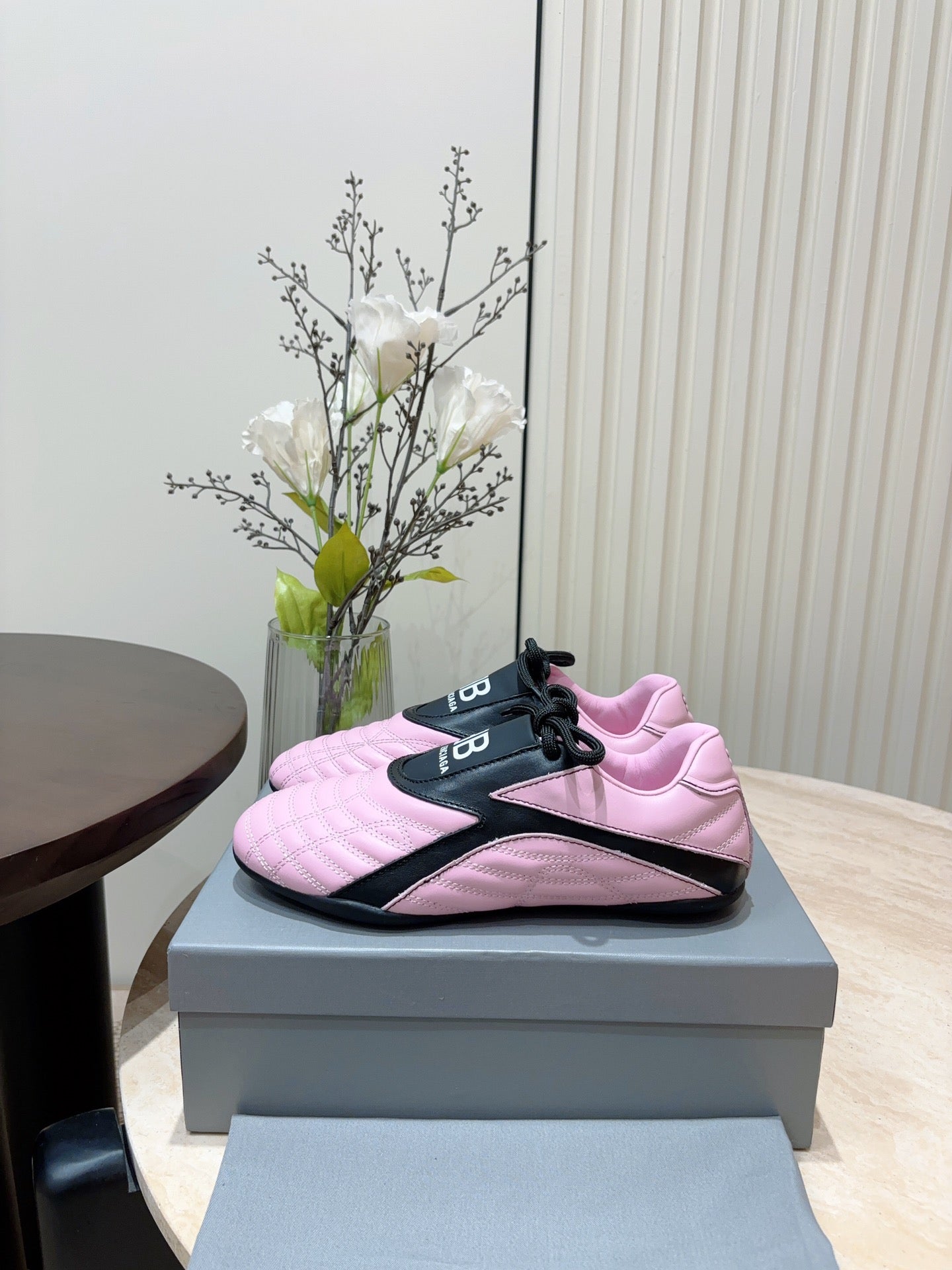 B-Sneakers