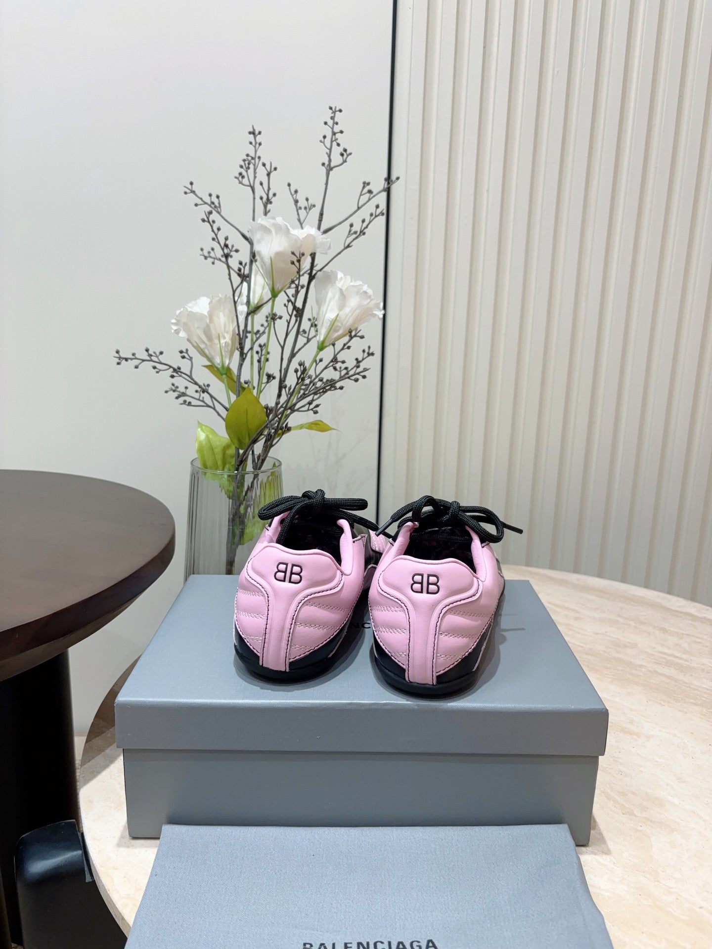 B-Sneakers