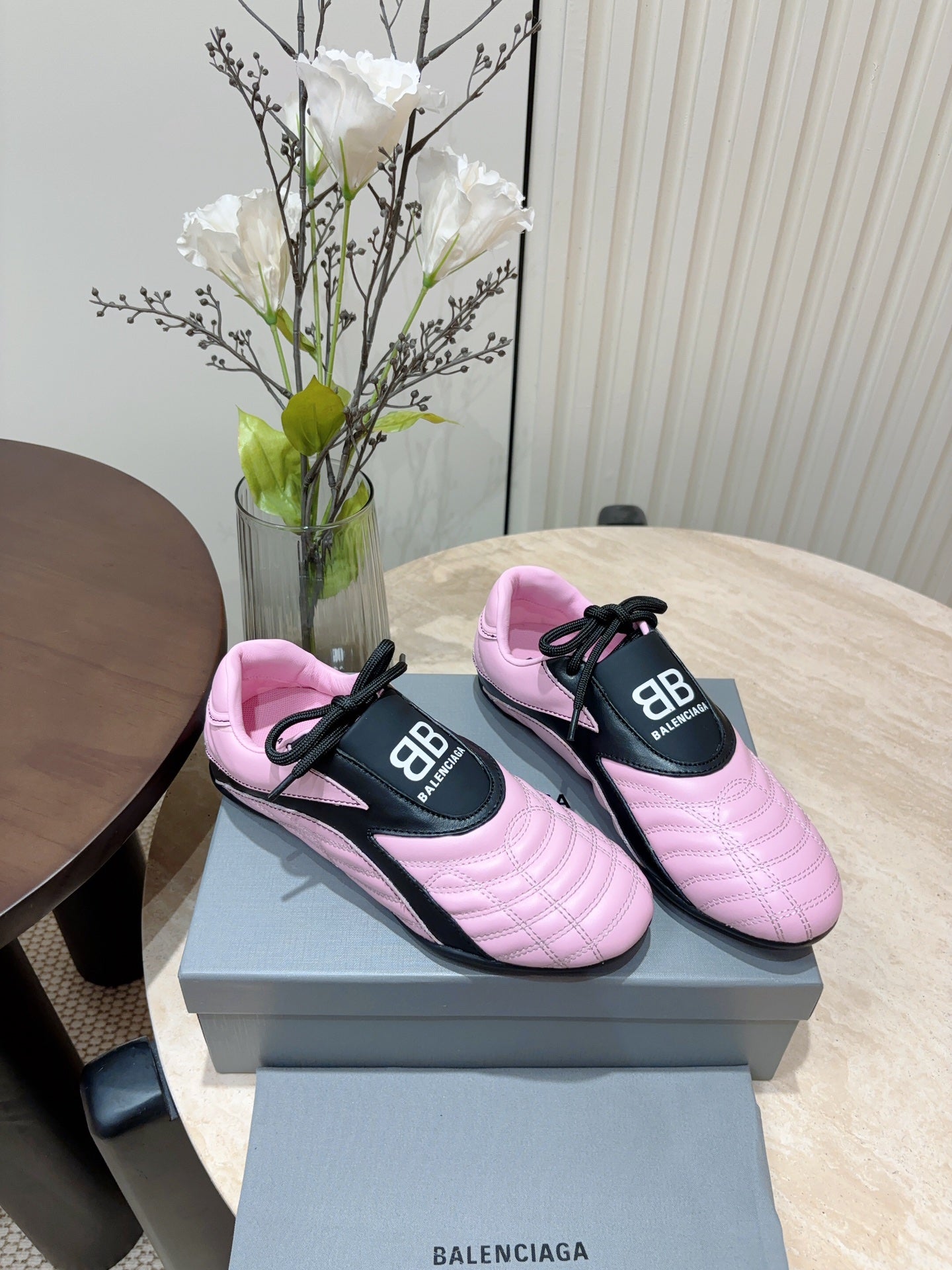 B-Sneakers