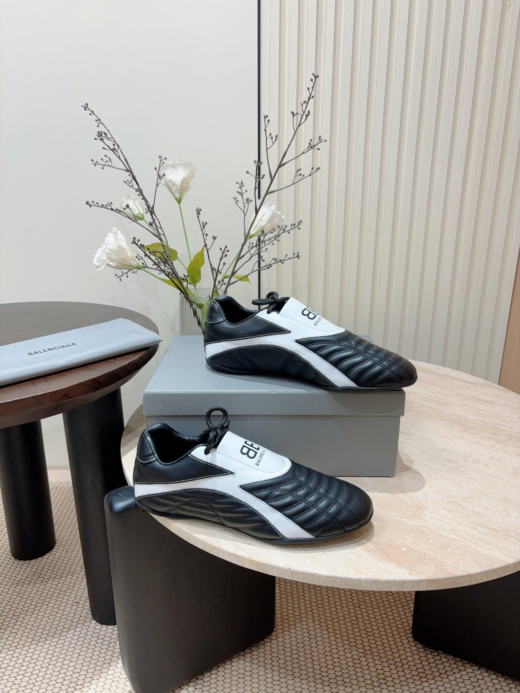 B-Sneakers