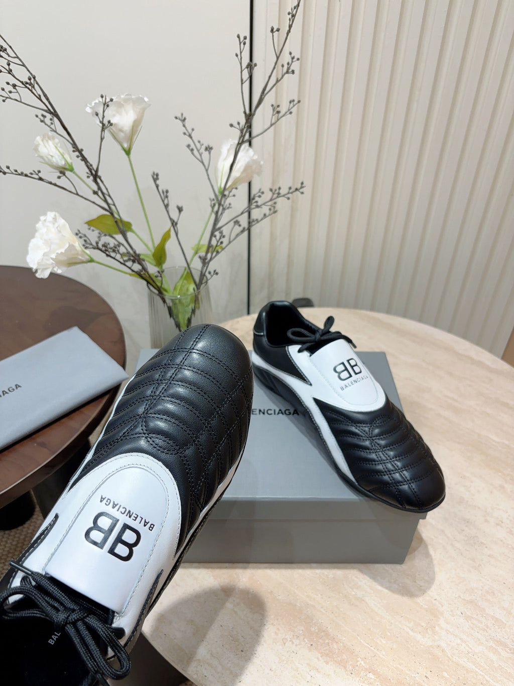 B-Sneakers