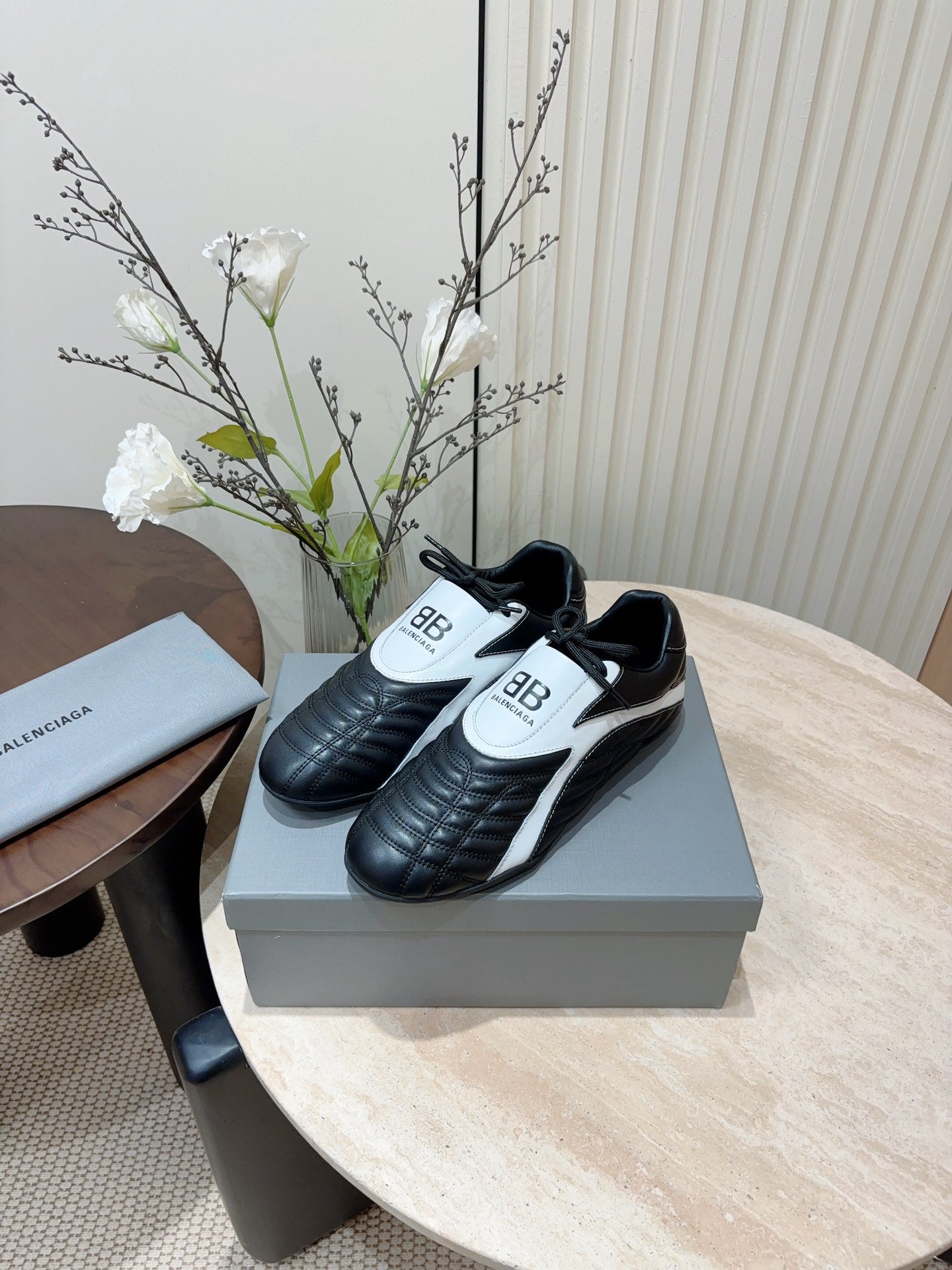 B-Sneakers
