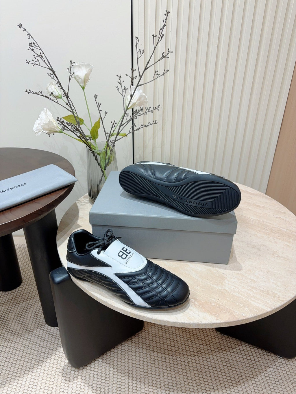B-Sneakers