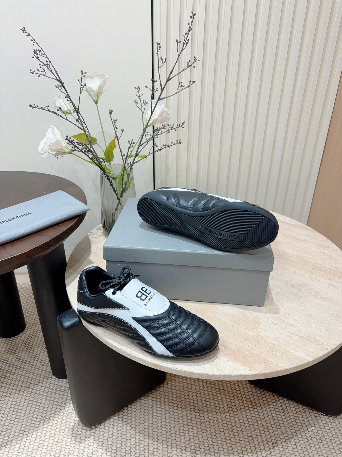B-Sneakers