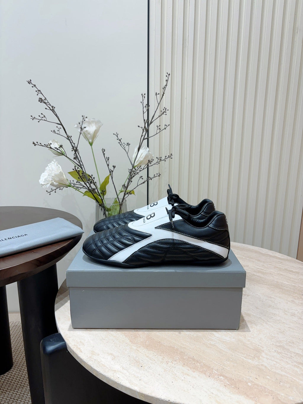 B-Sneakers