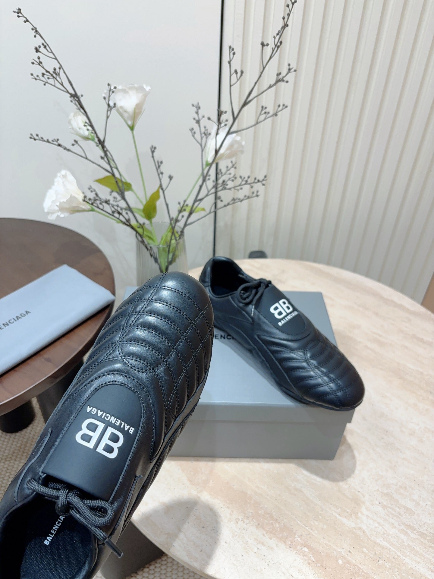 B-Sneakers