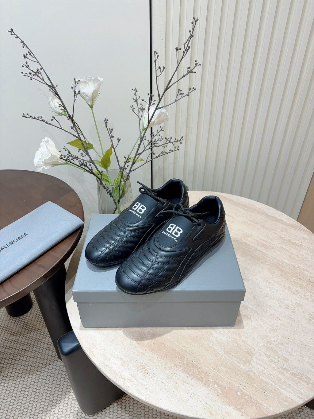 B-Sneakers