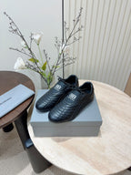 B-Sneakers