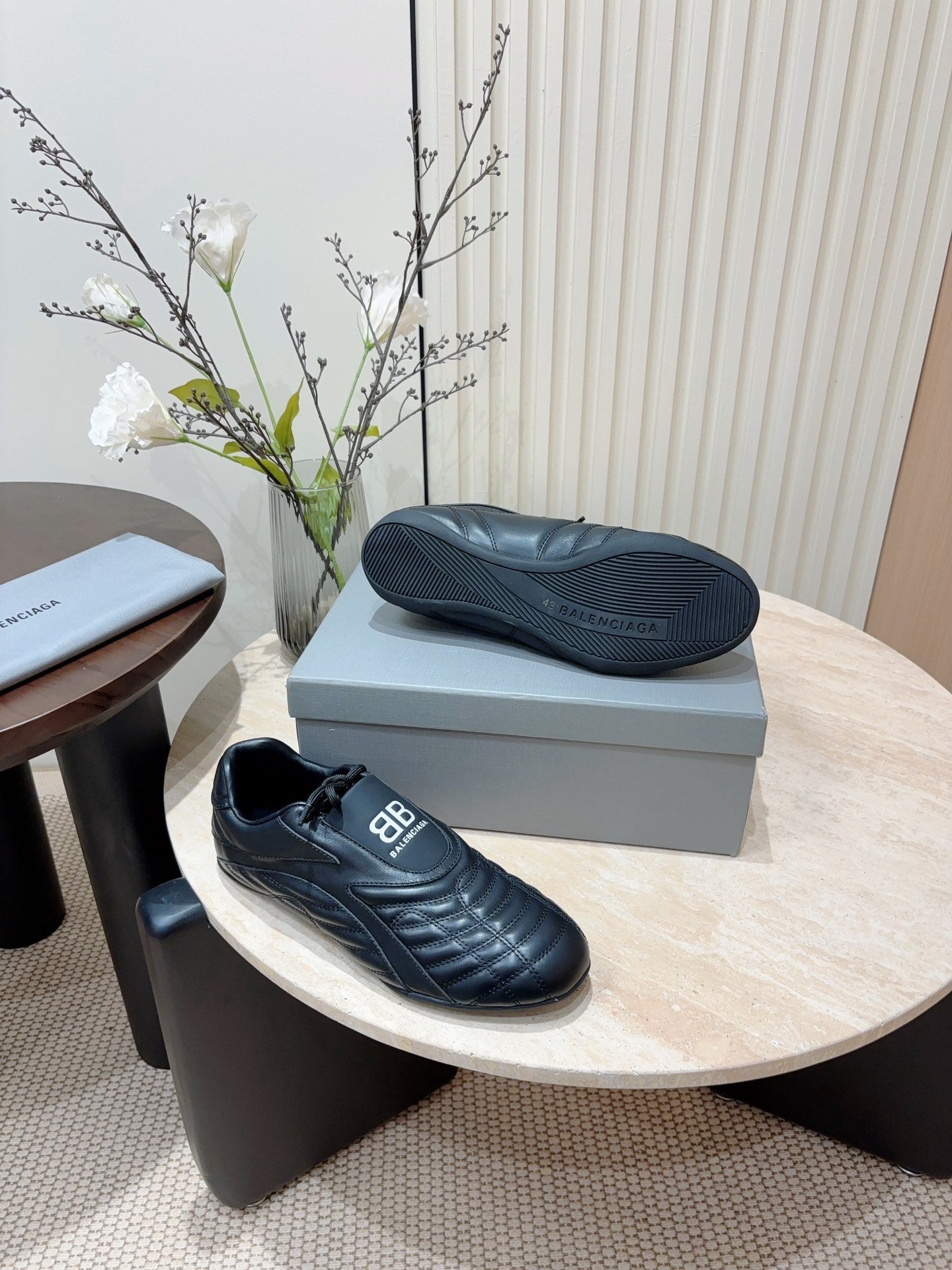 B-Sneakers