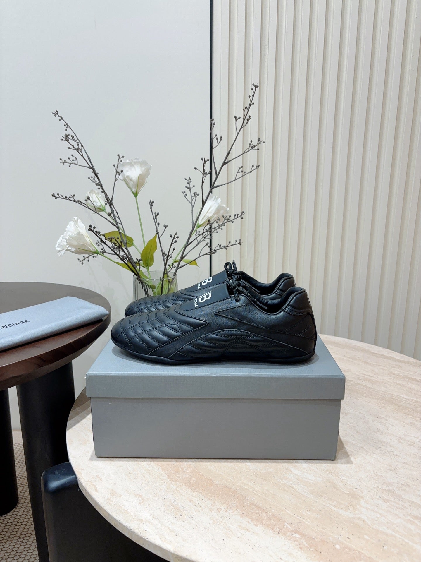B-Sneakers