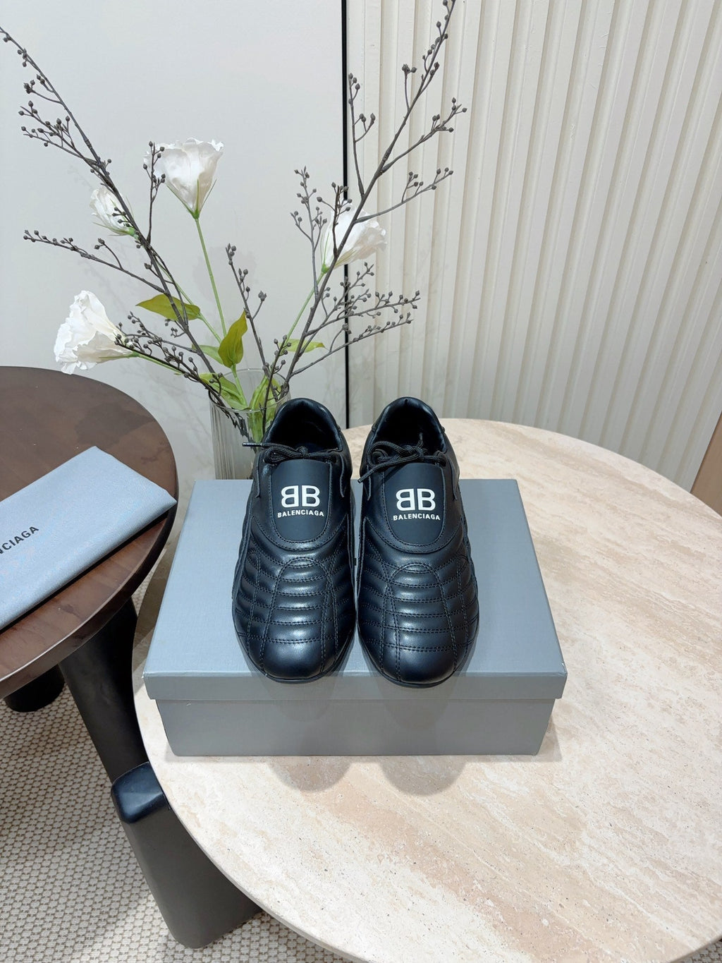 B-Sneakers