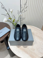 B-Sneakers