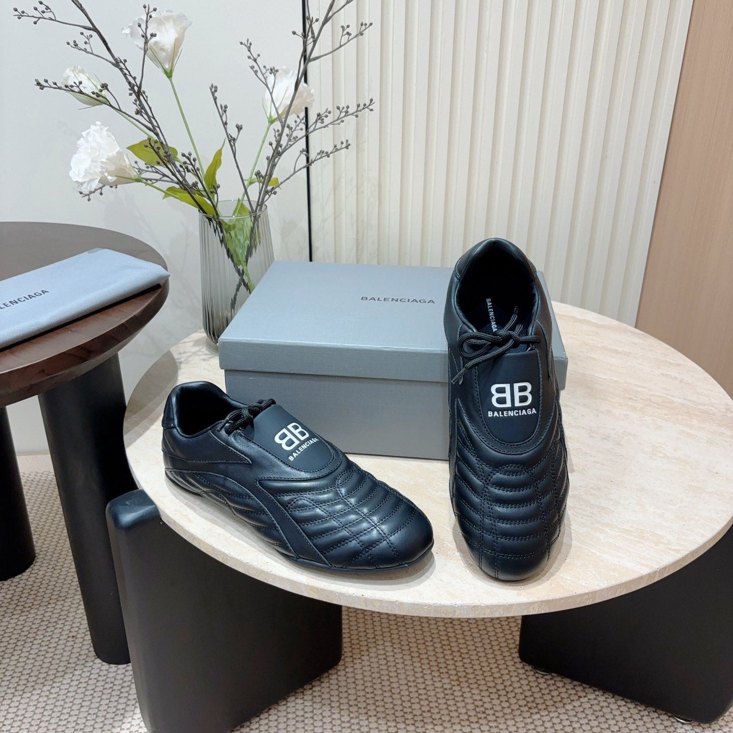 B-Sneakers