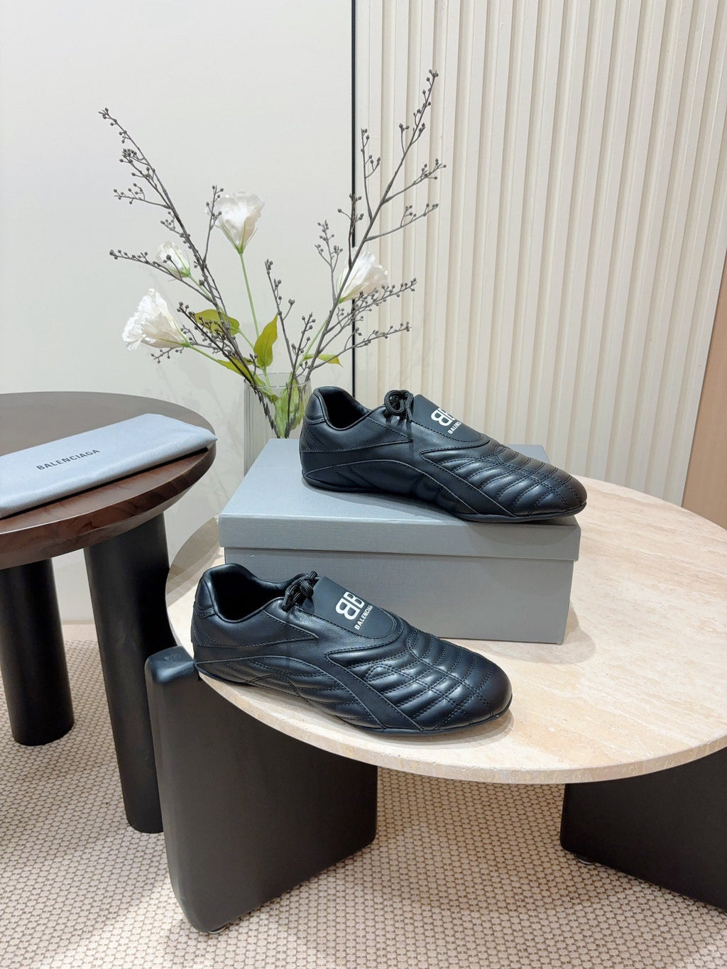 B-Sneakers