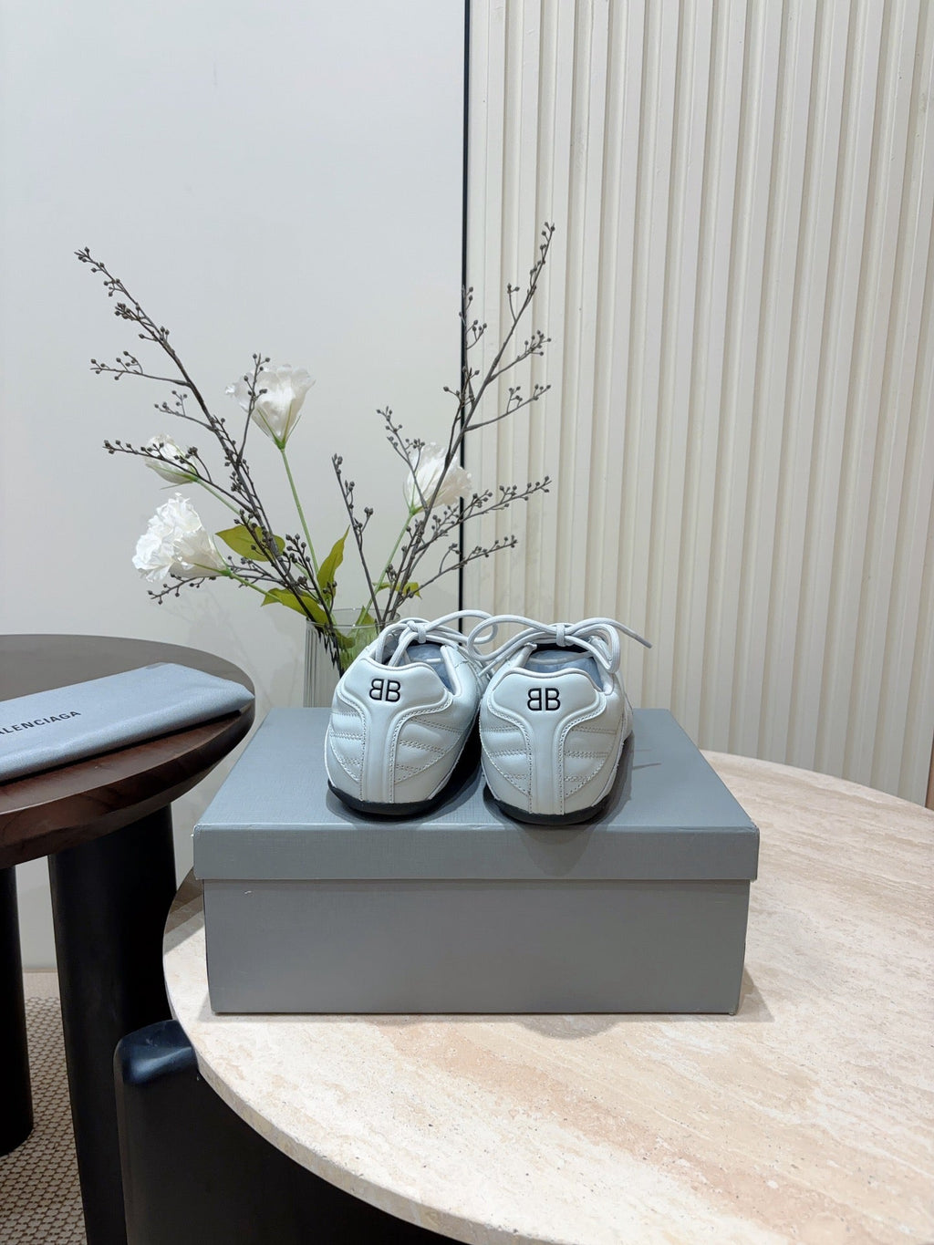B-Sneakers