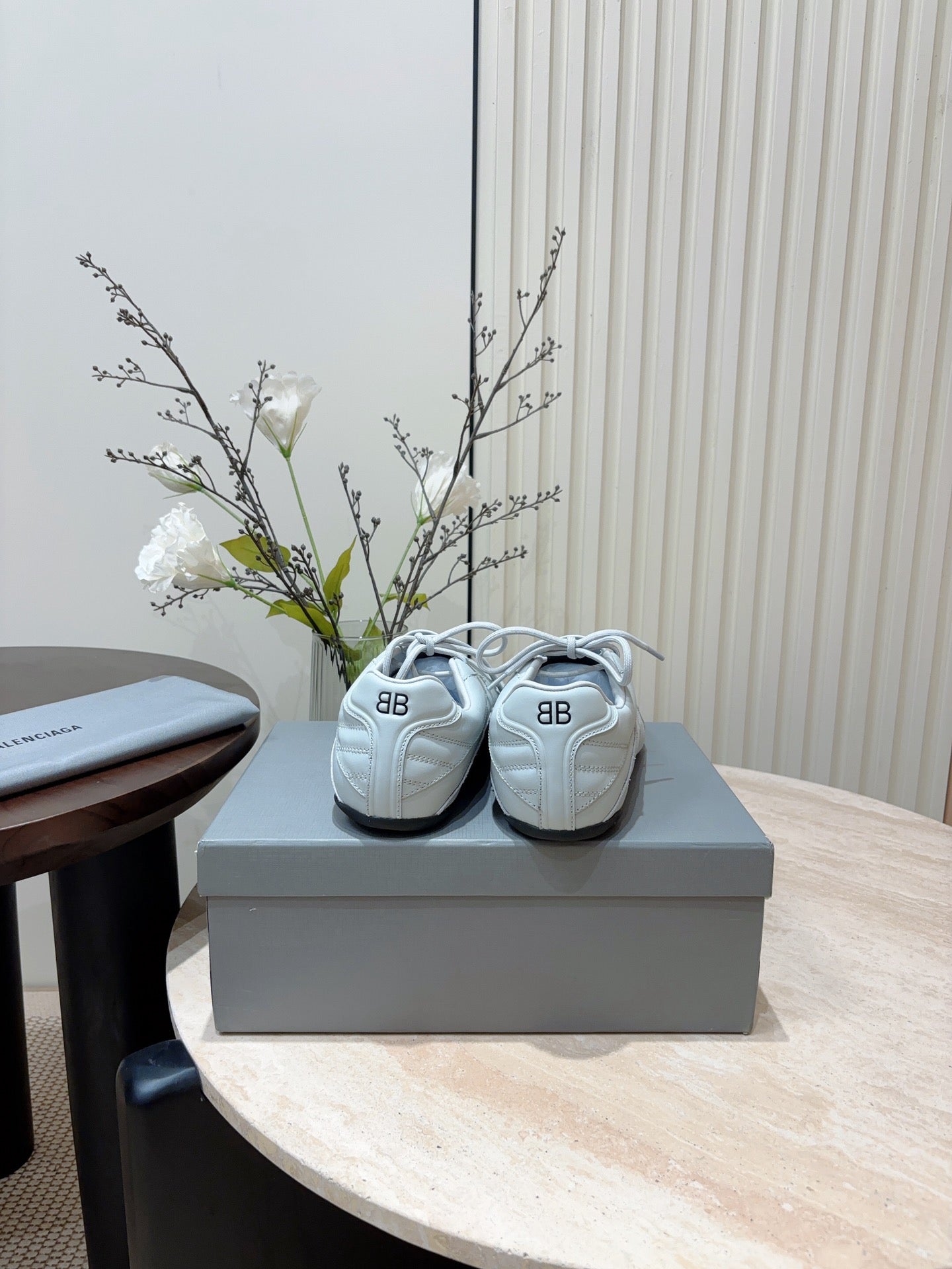 B-Sneakers