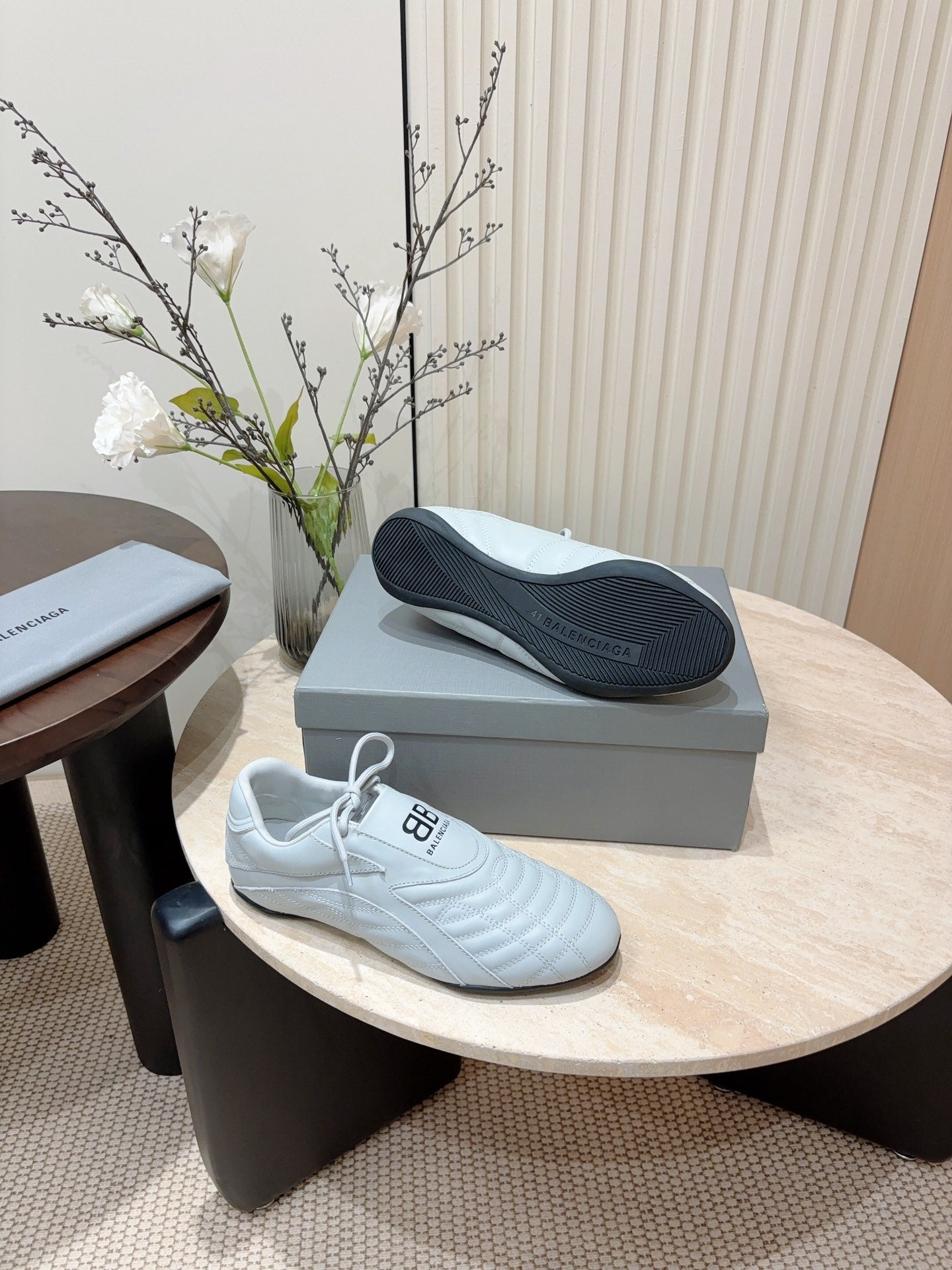 B-Sneakers