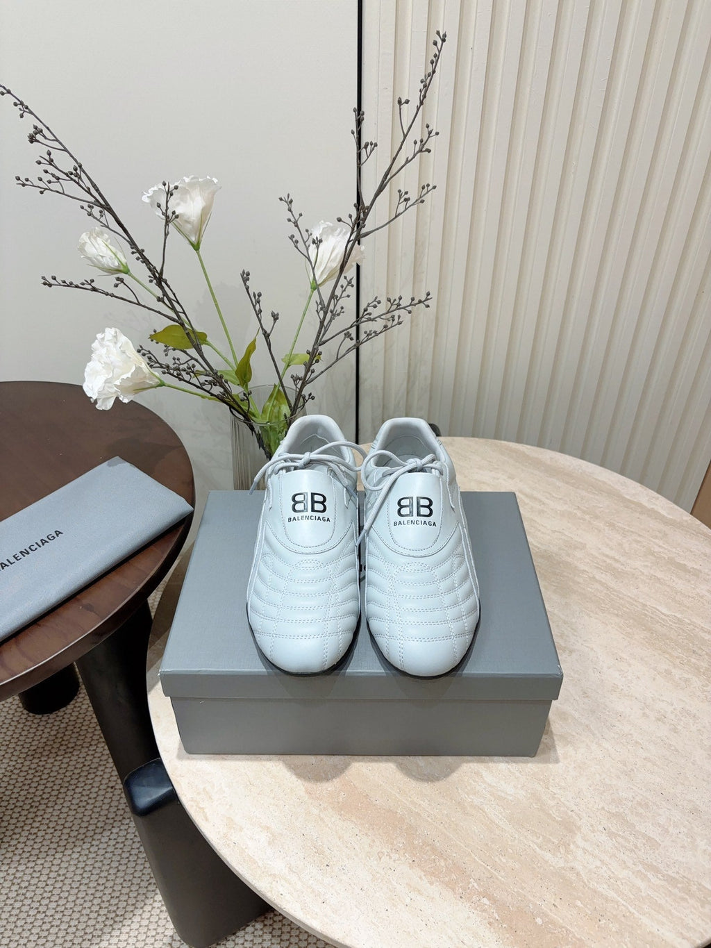 B-Sneakers