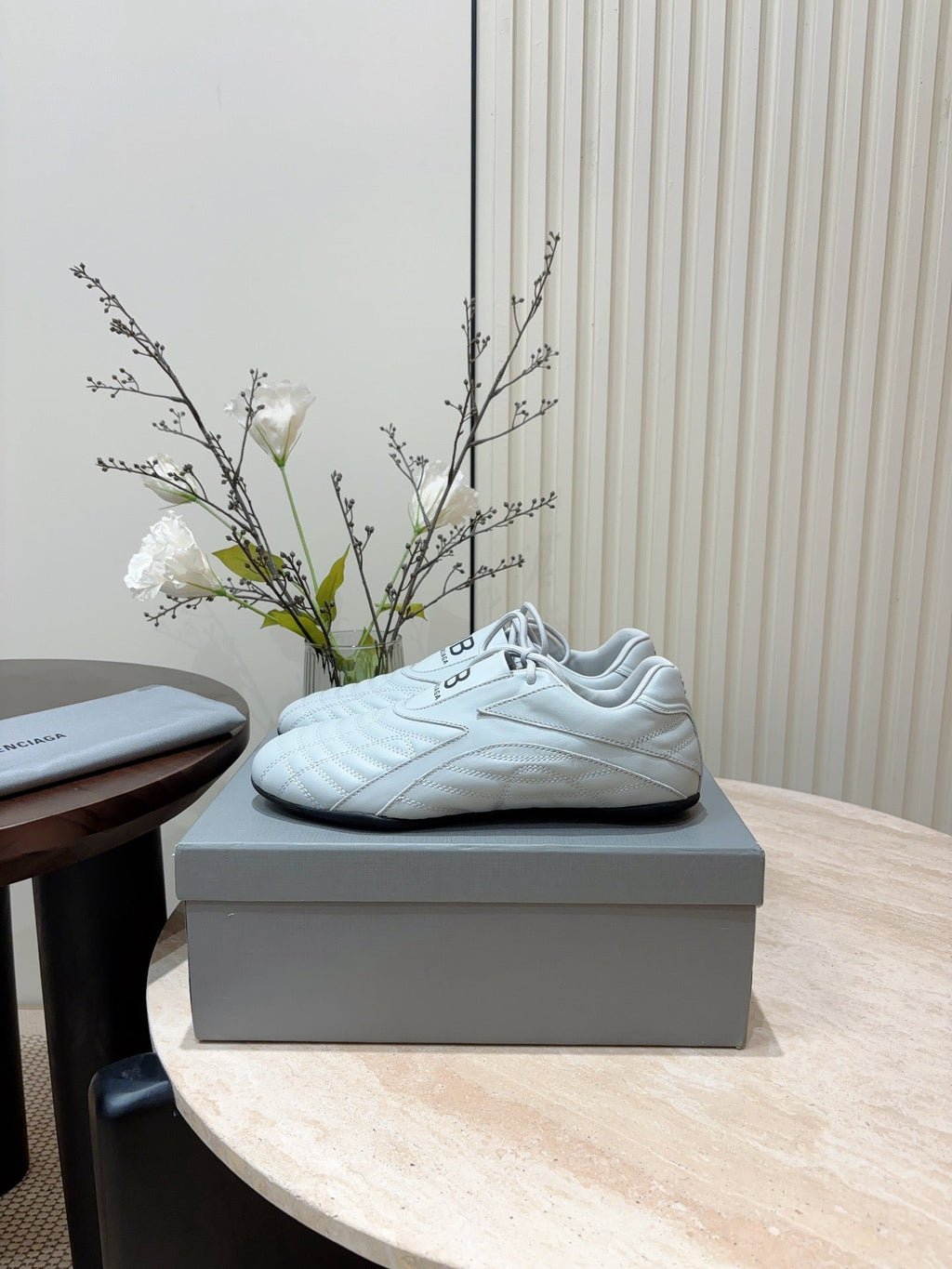B-Sneakers