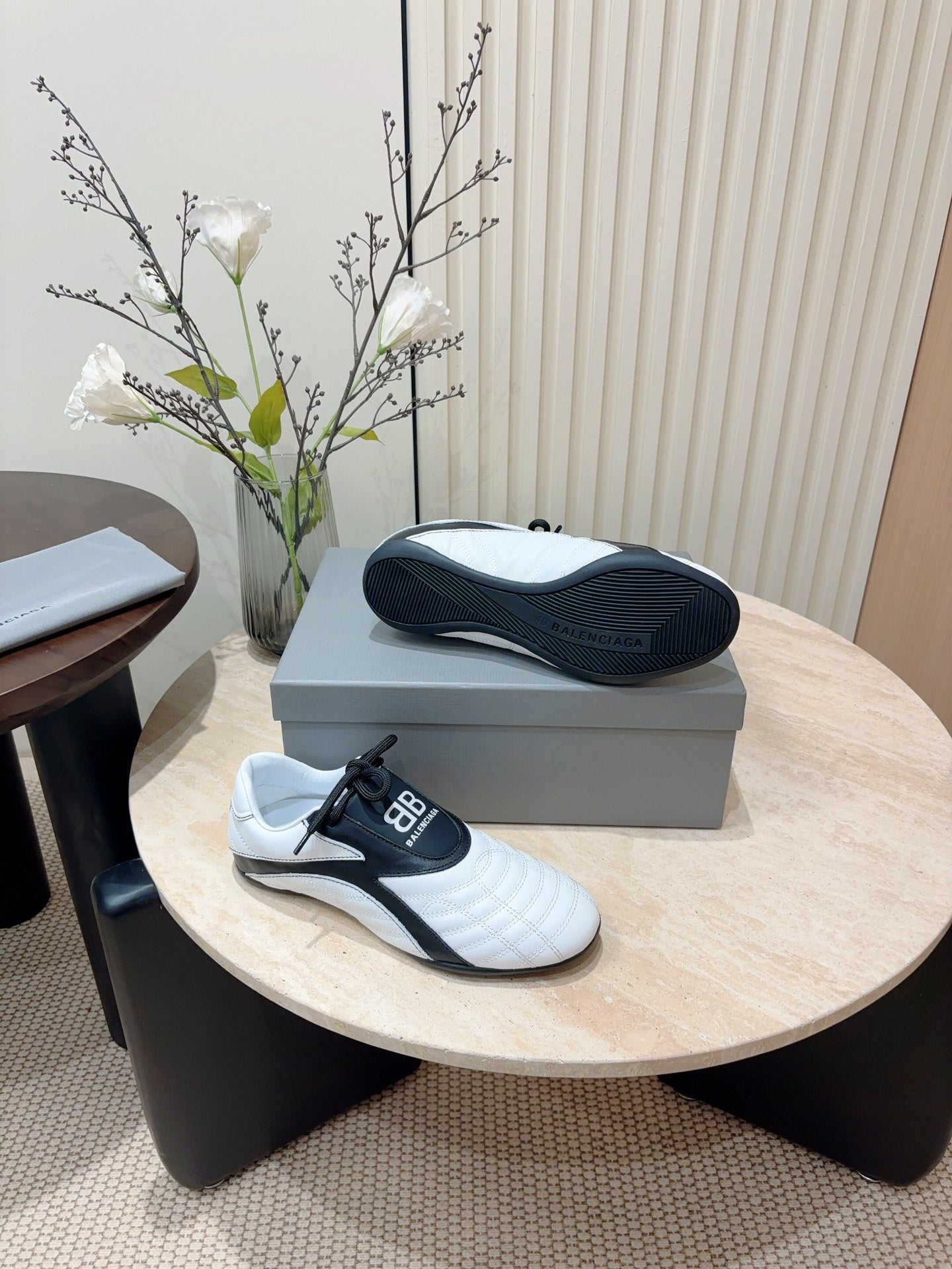 B-Sneakers