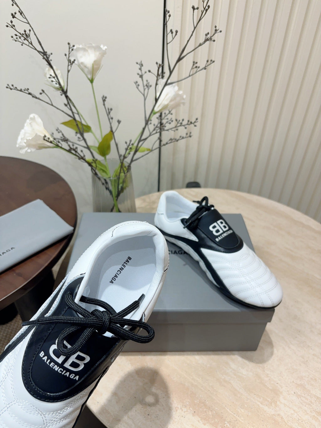 B-Sneakers