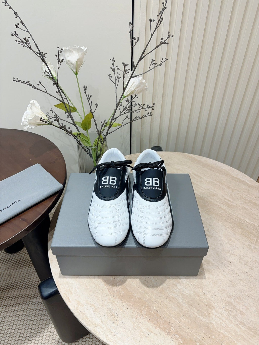 B-Sneakers