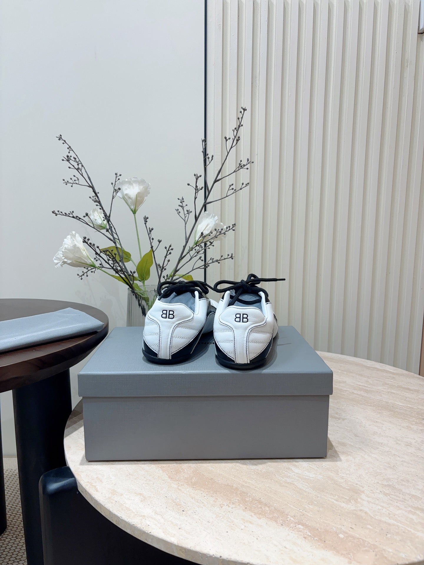B-Sneakers