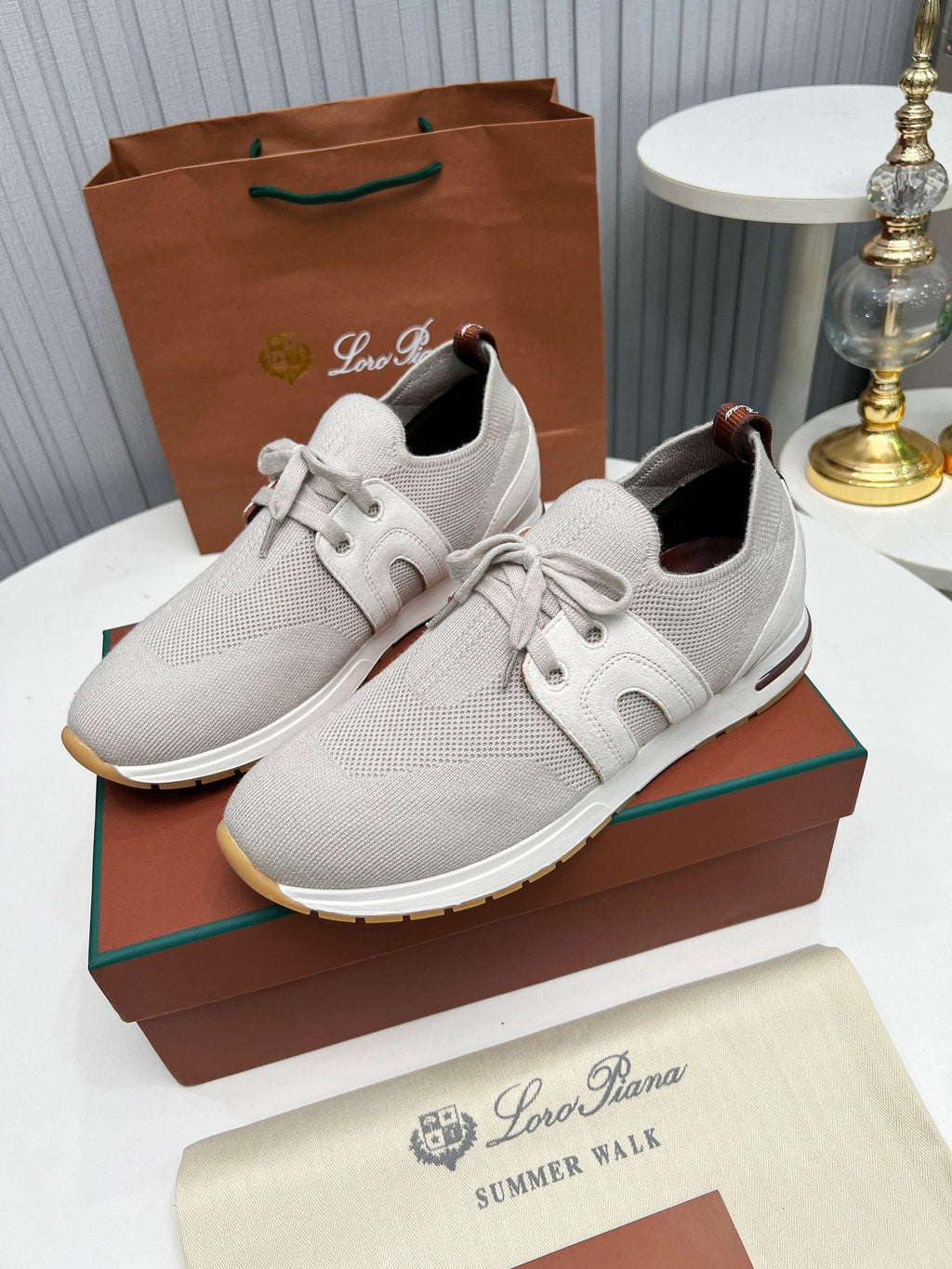 L-Sneakers