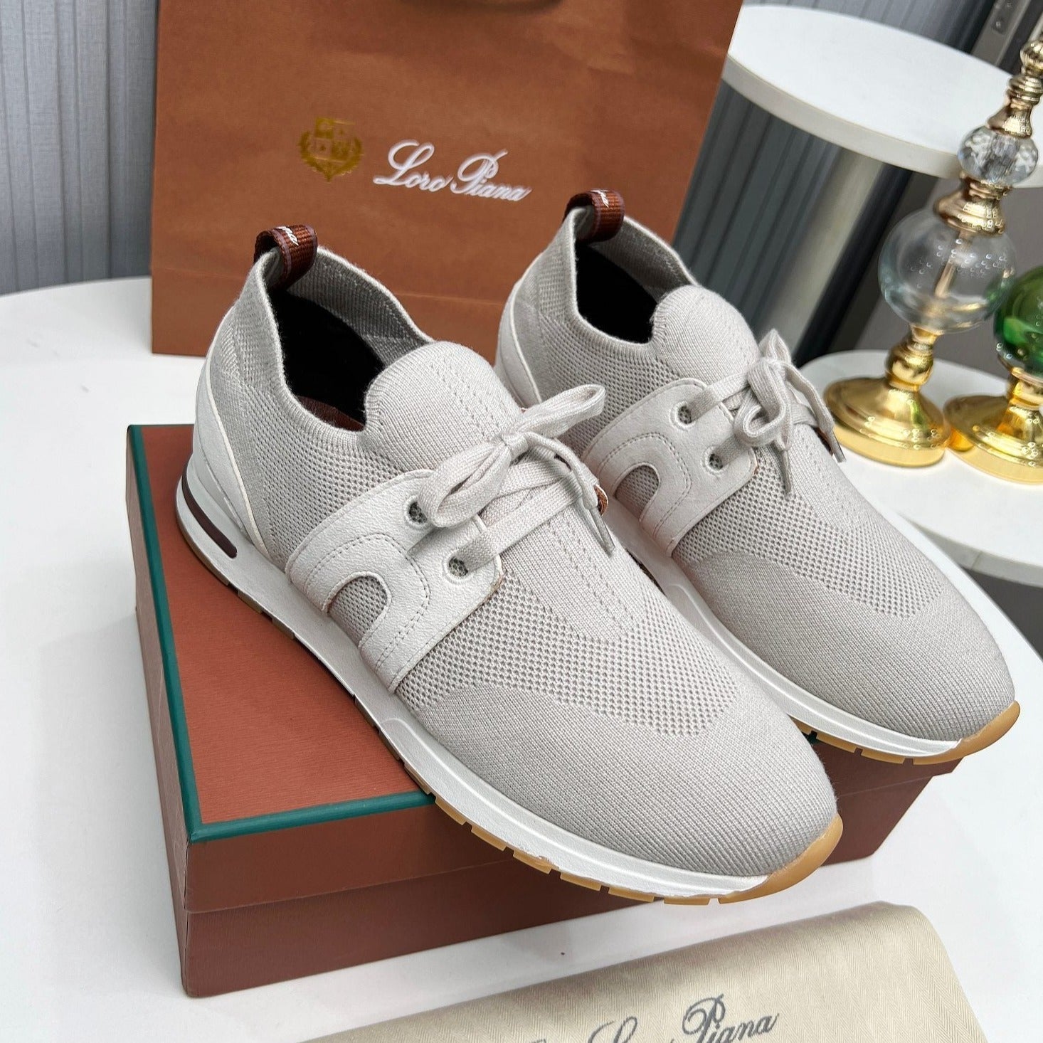 L-Sneakers