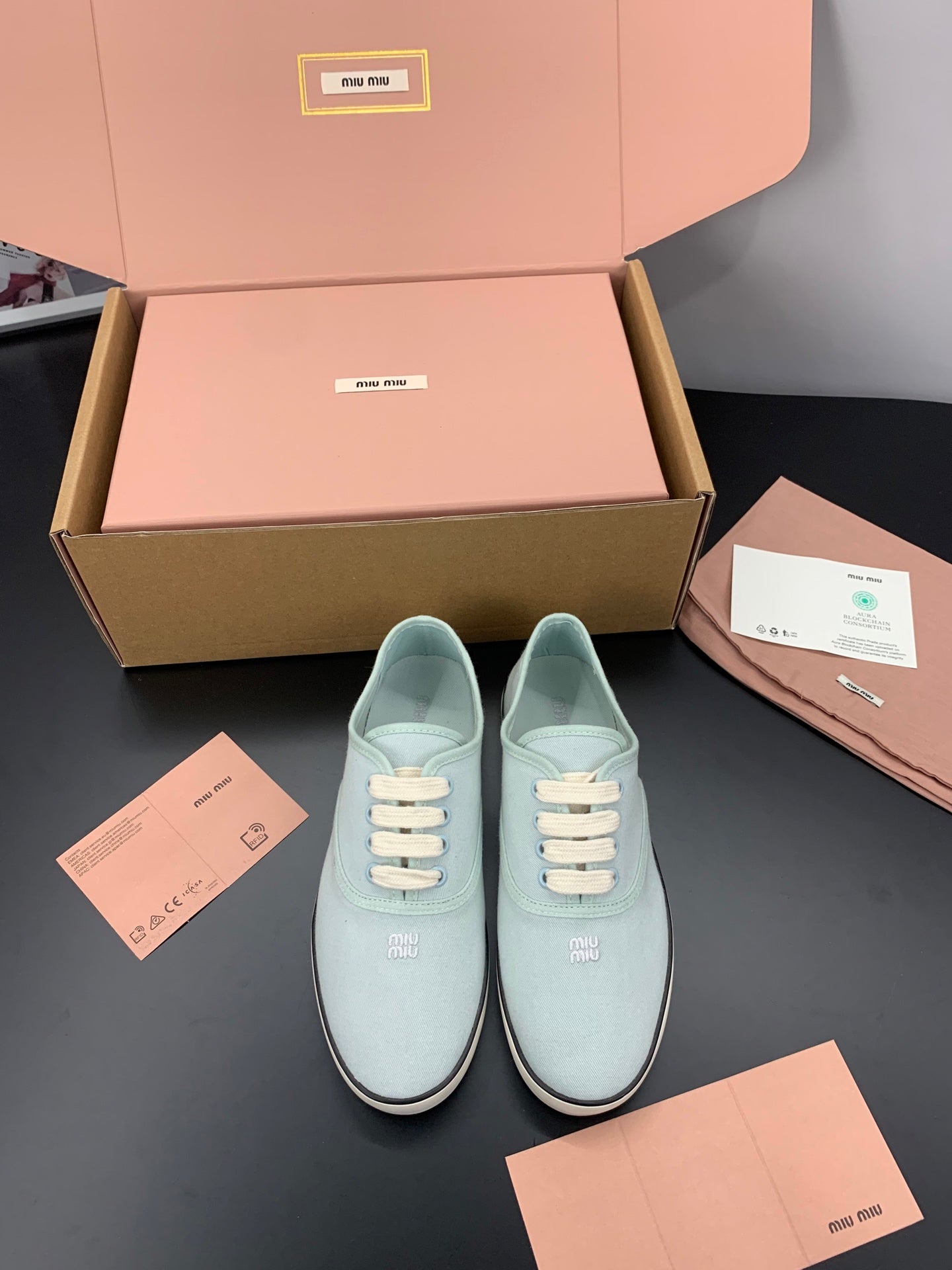 M-Sneakers