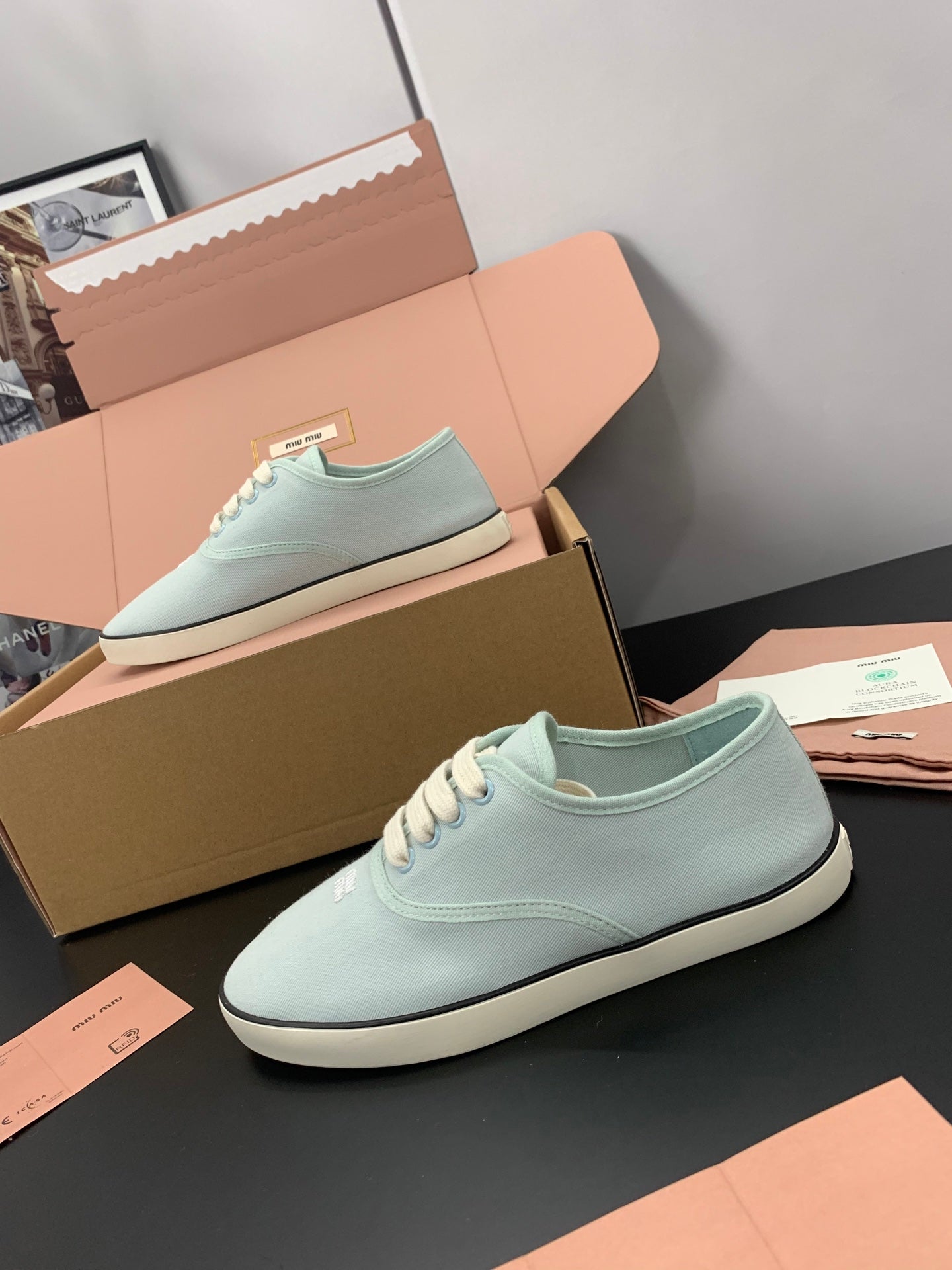 M-Sneakers