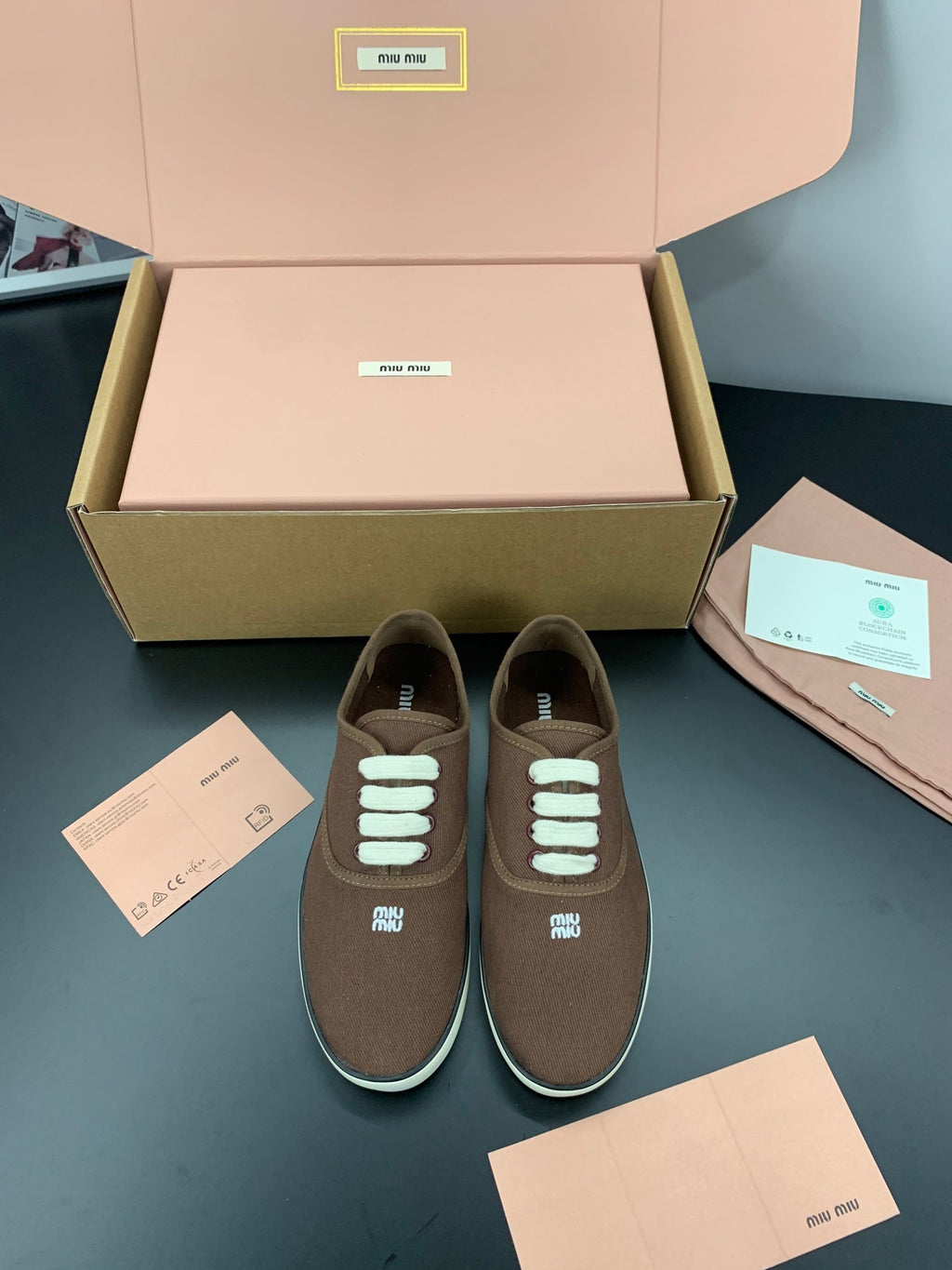 M-Sneakers