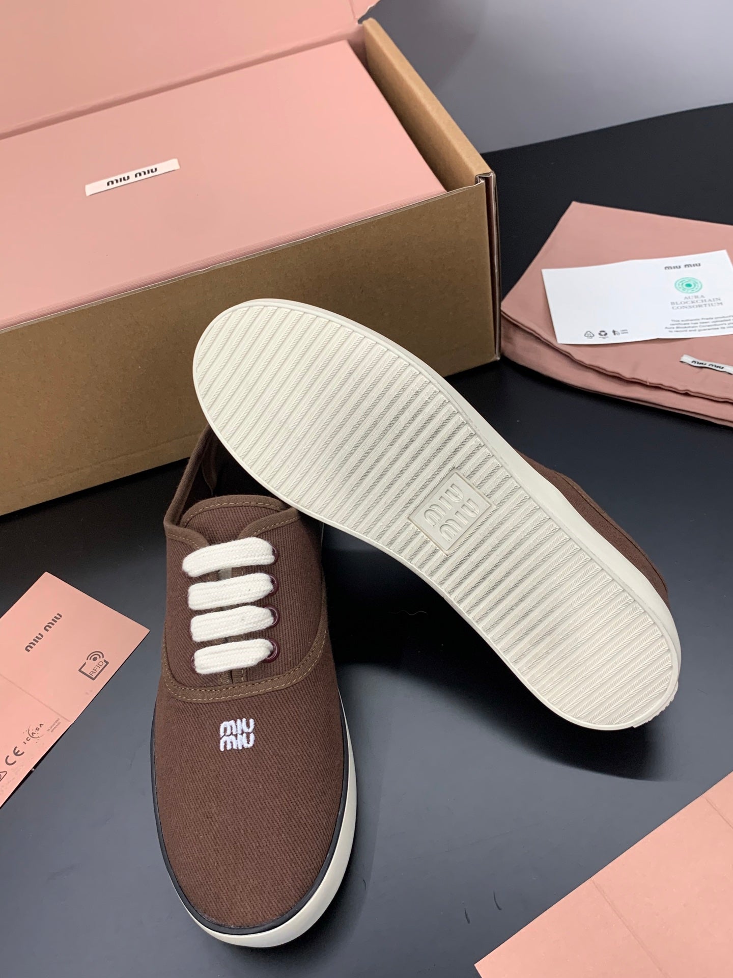 M-Sneakers