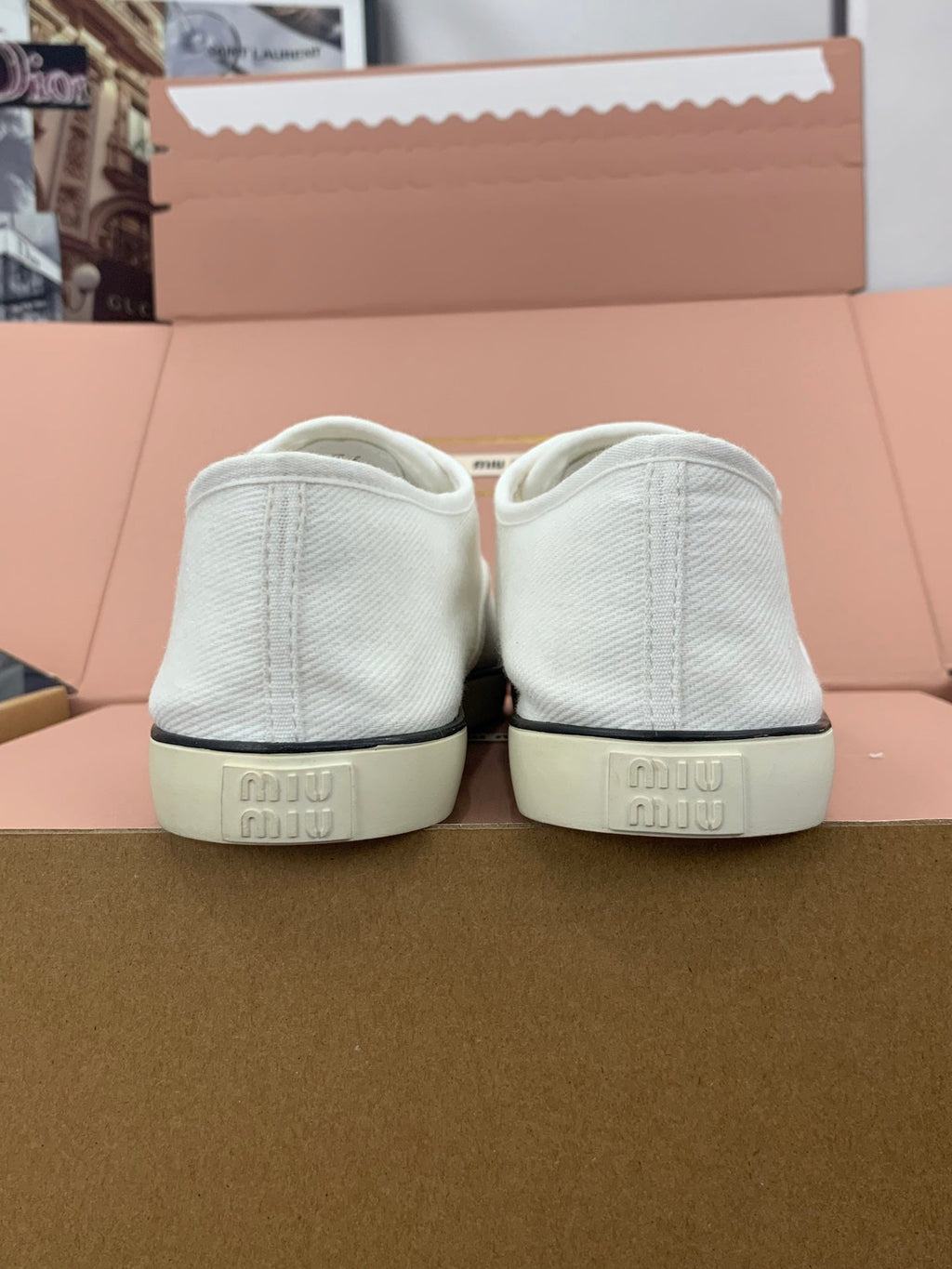 M-Sneakers