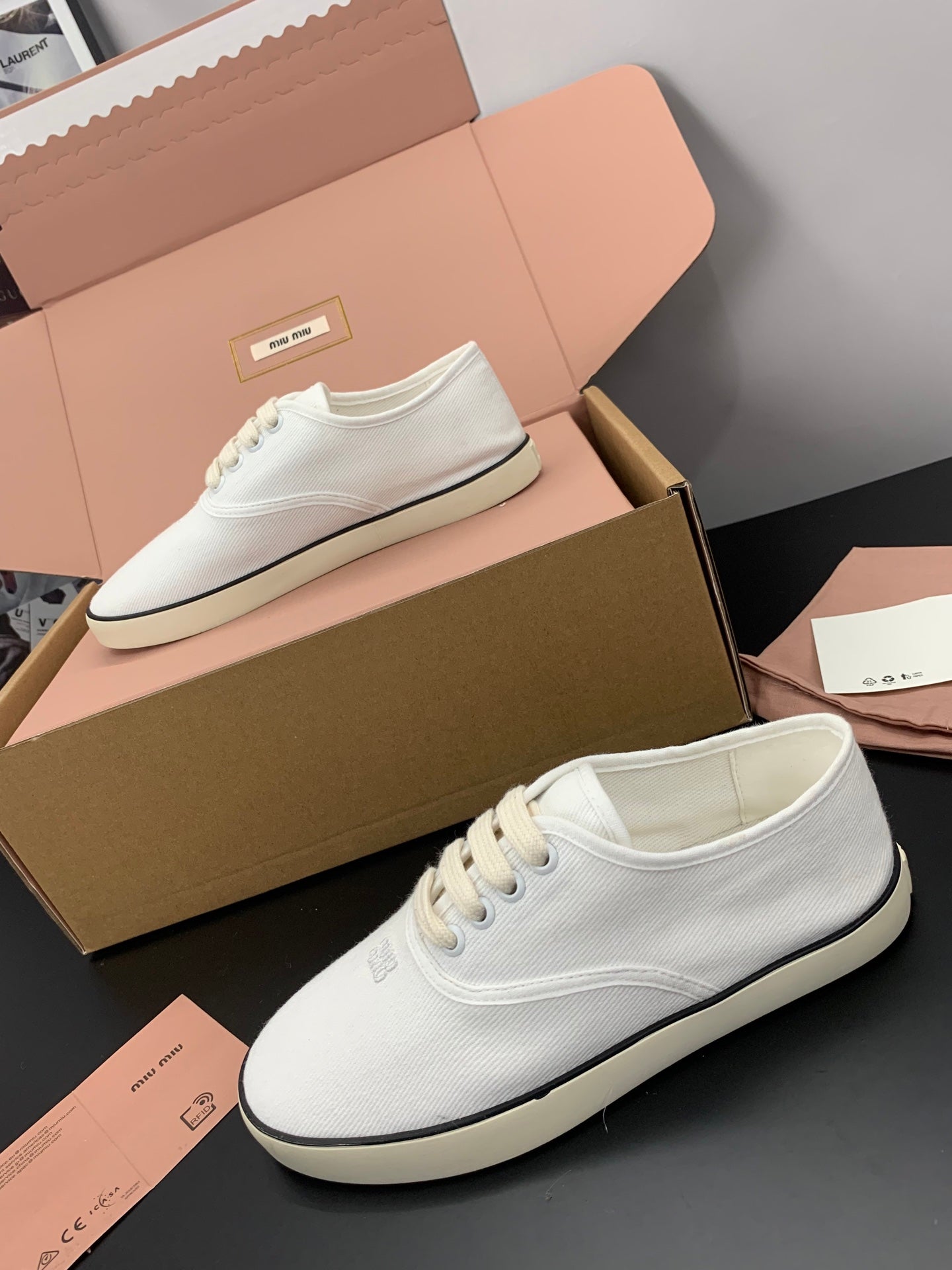 M-Sneakers