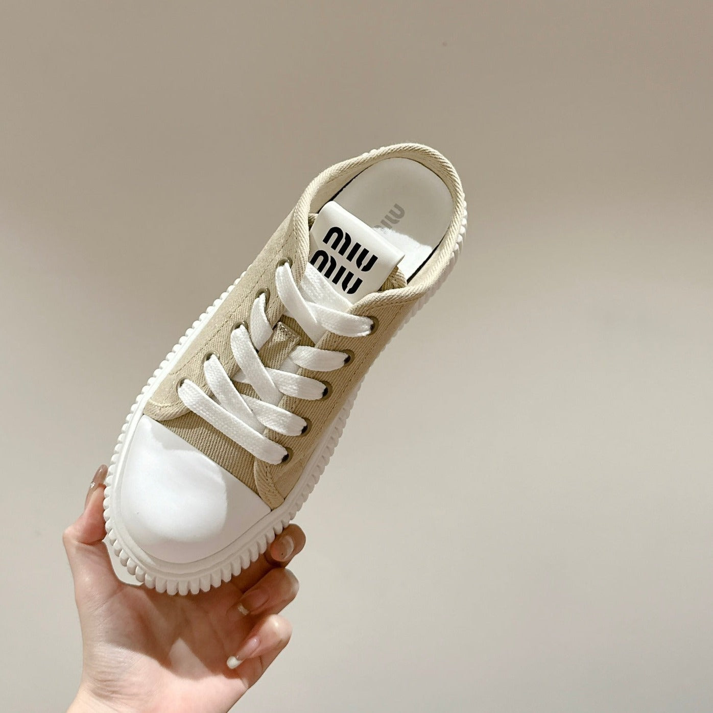 M-Sneakers