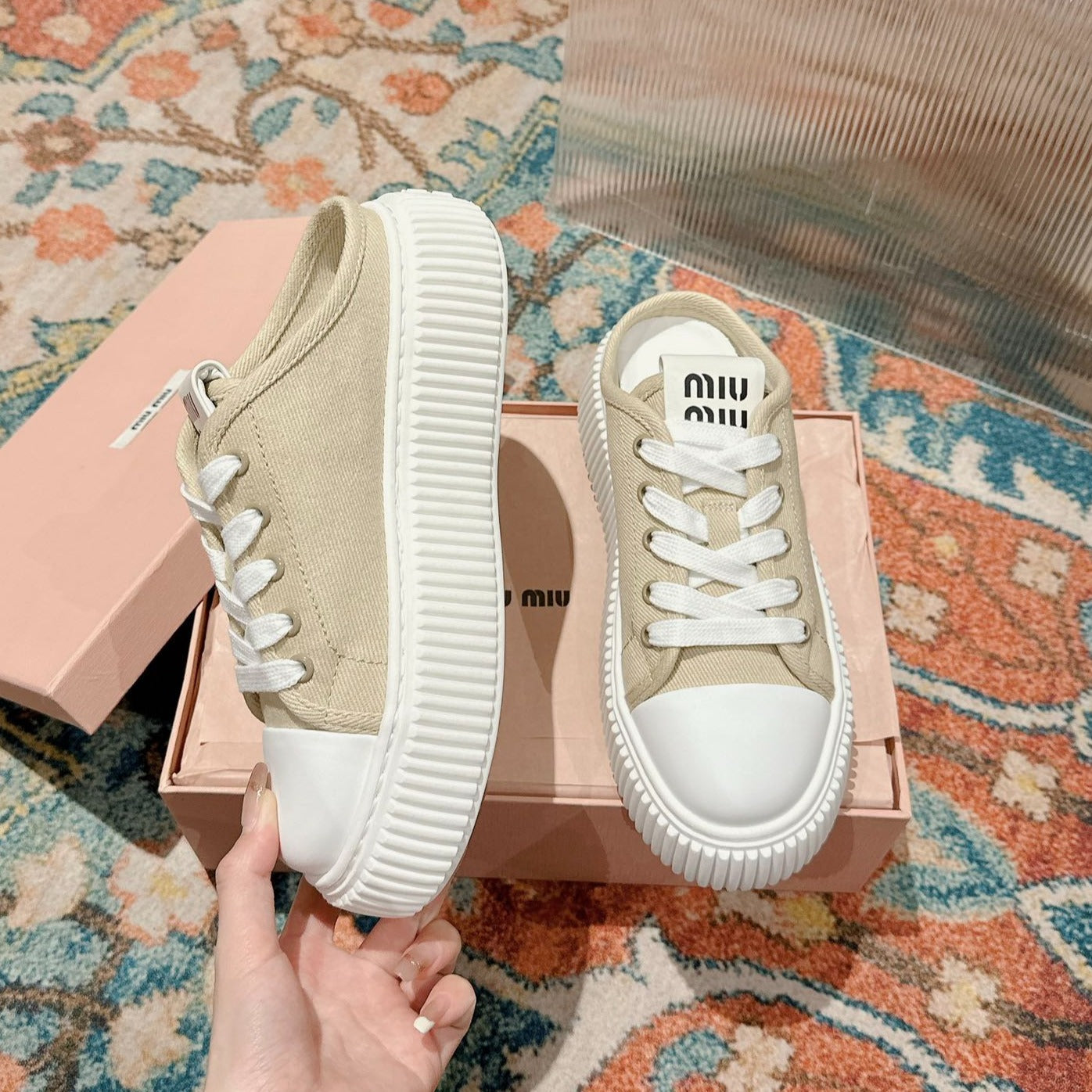 M-Sneakers