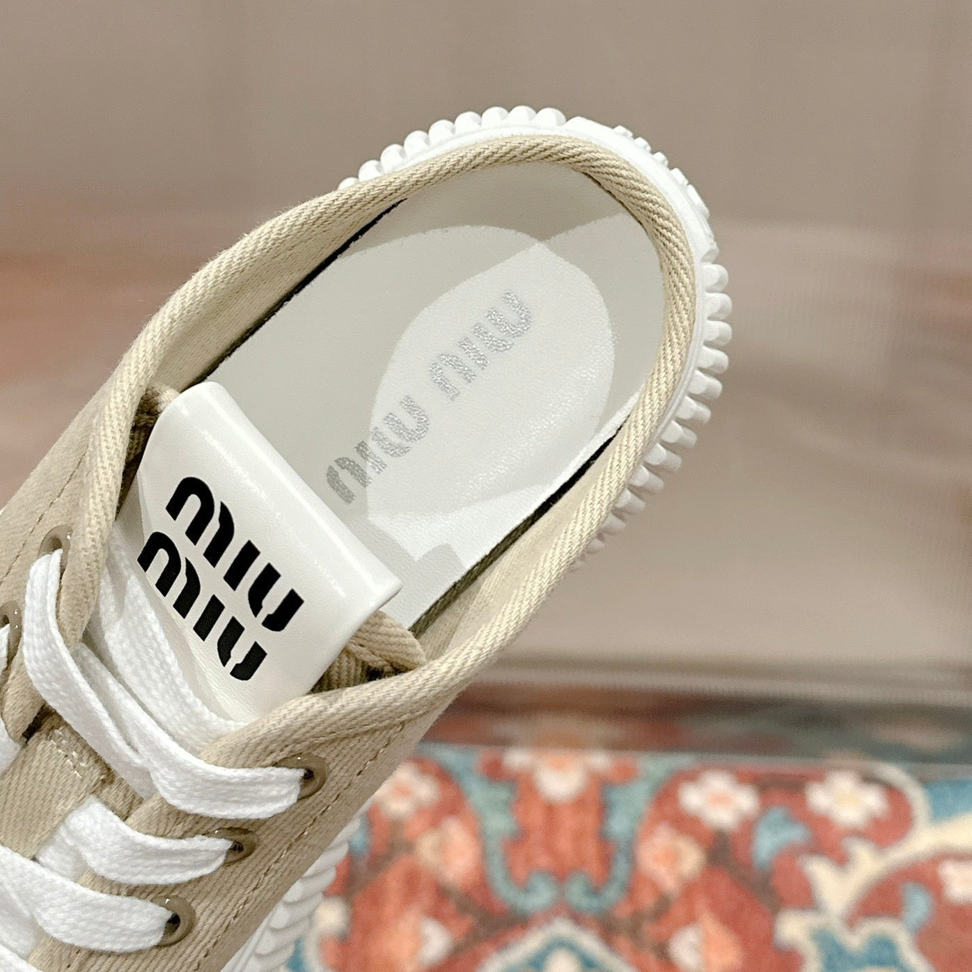 M-Sneakers