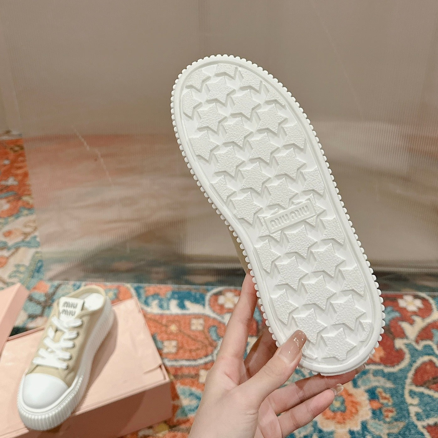 M-Sneakers