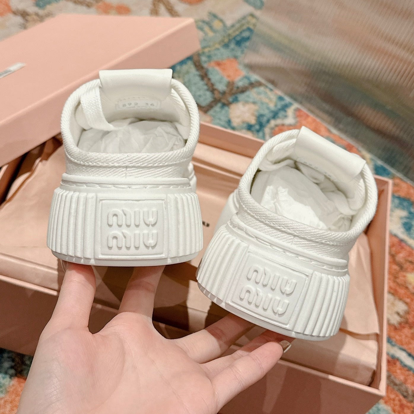 M-Sneakers