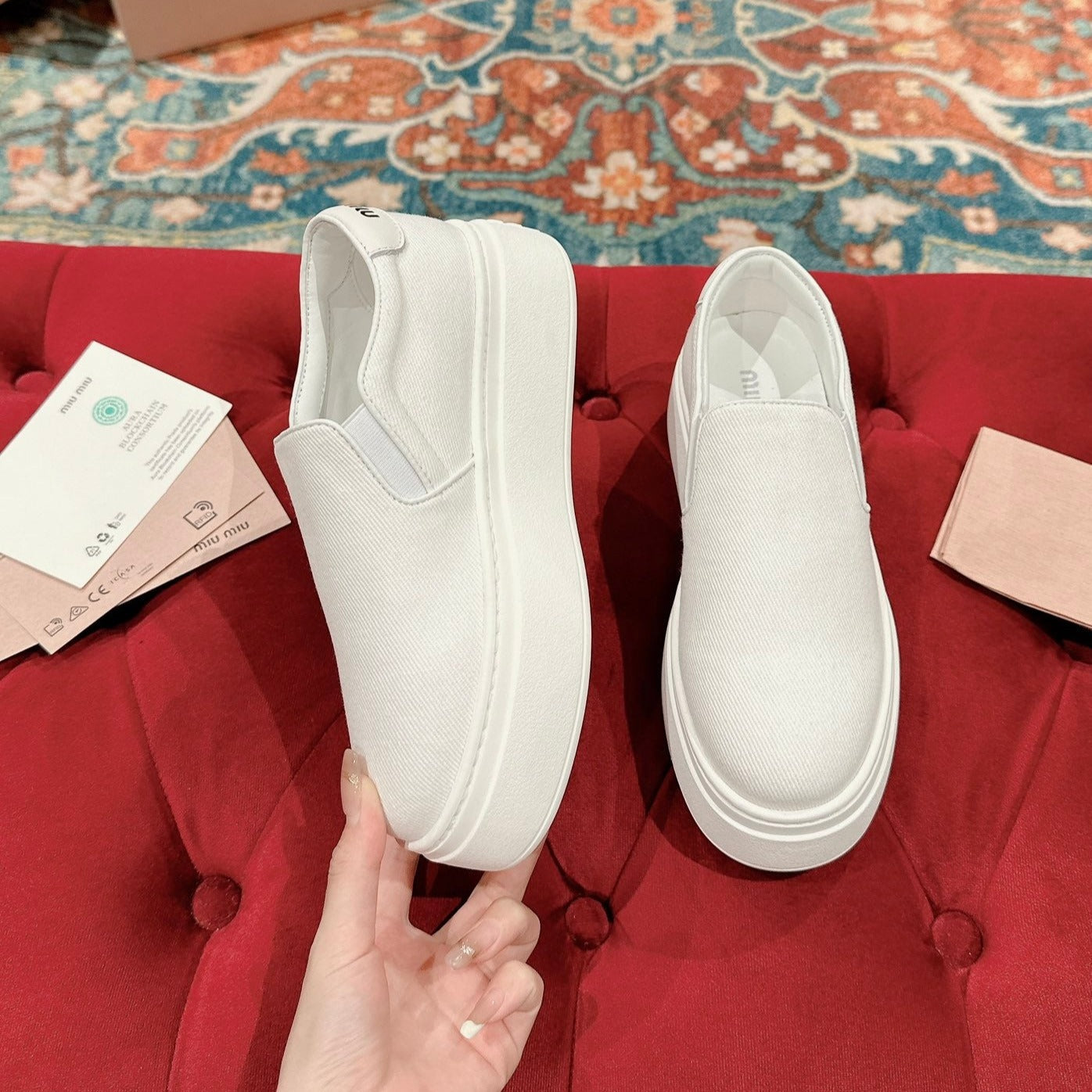 M-Sneakers