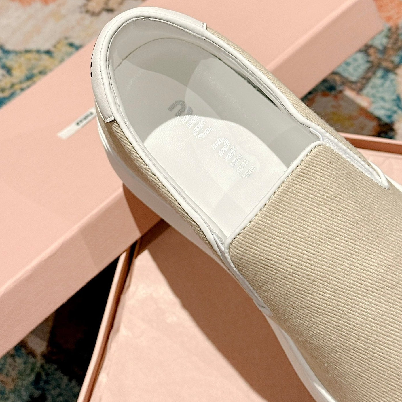 M-Sneakers