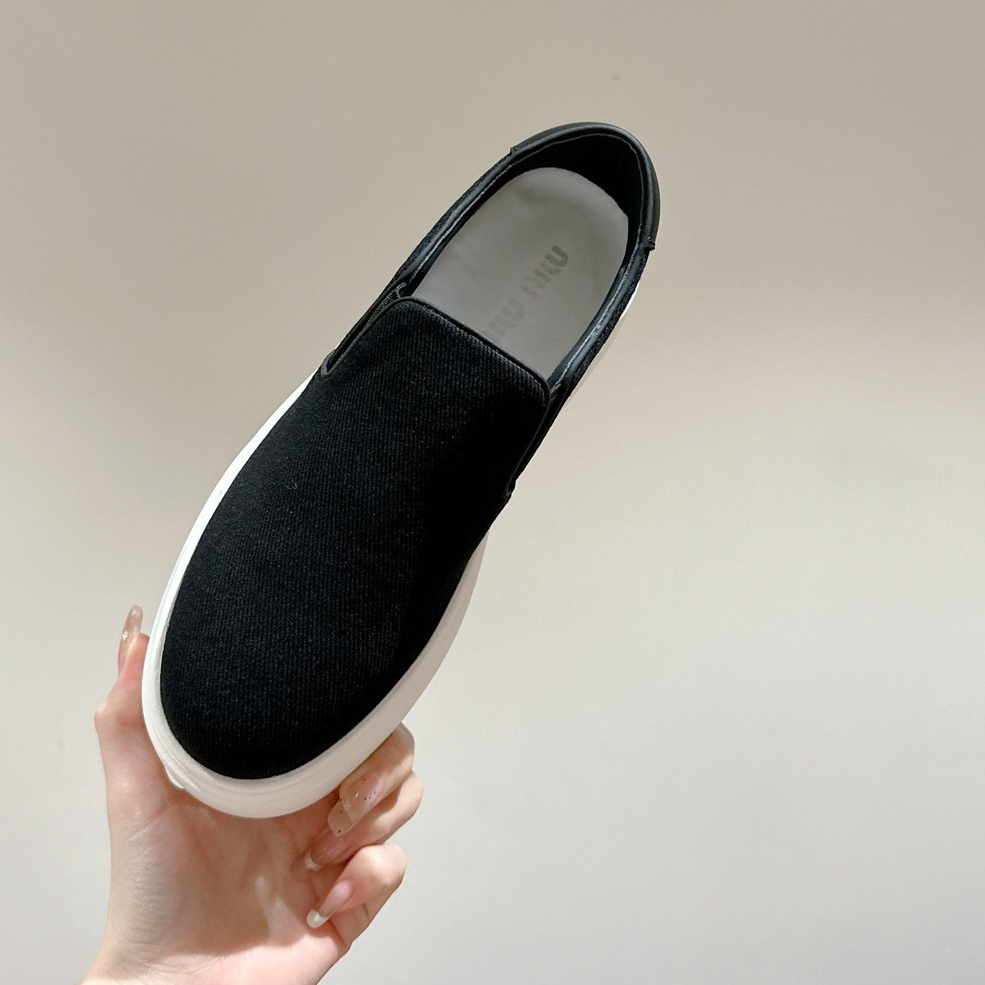 M-Sneakers