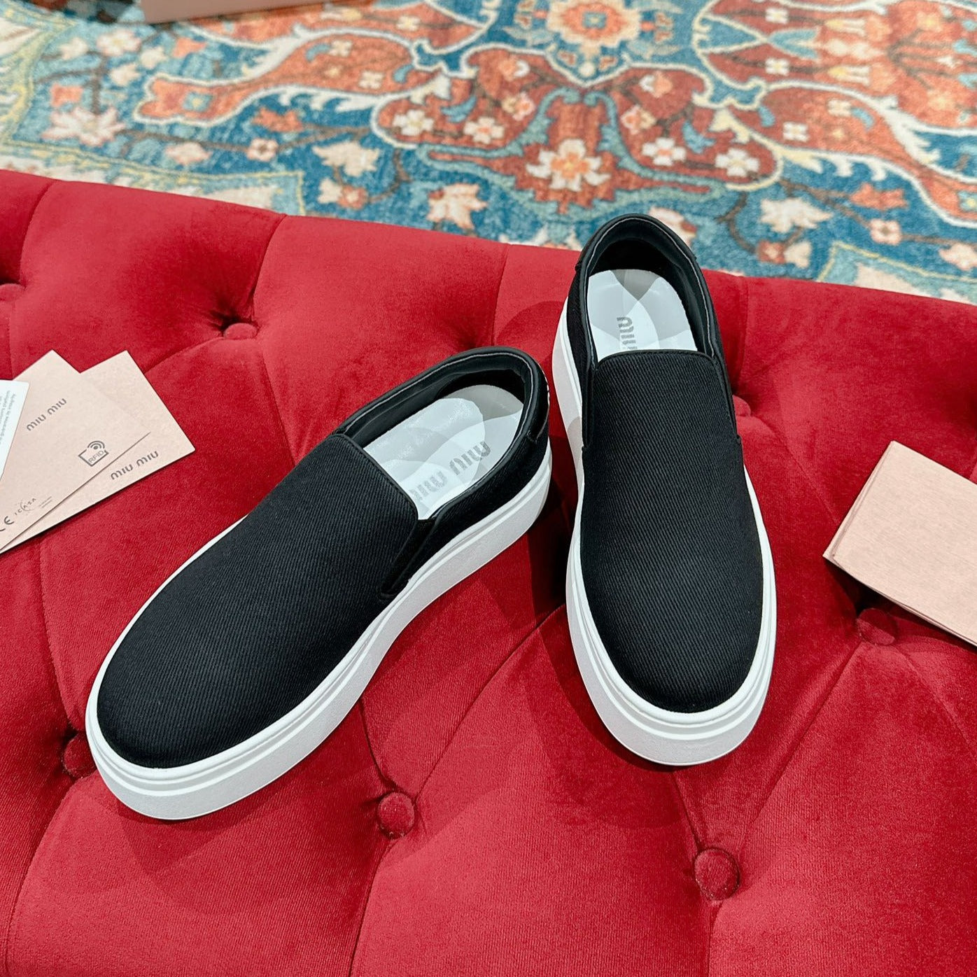 M-Sneakers