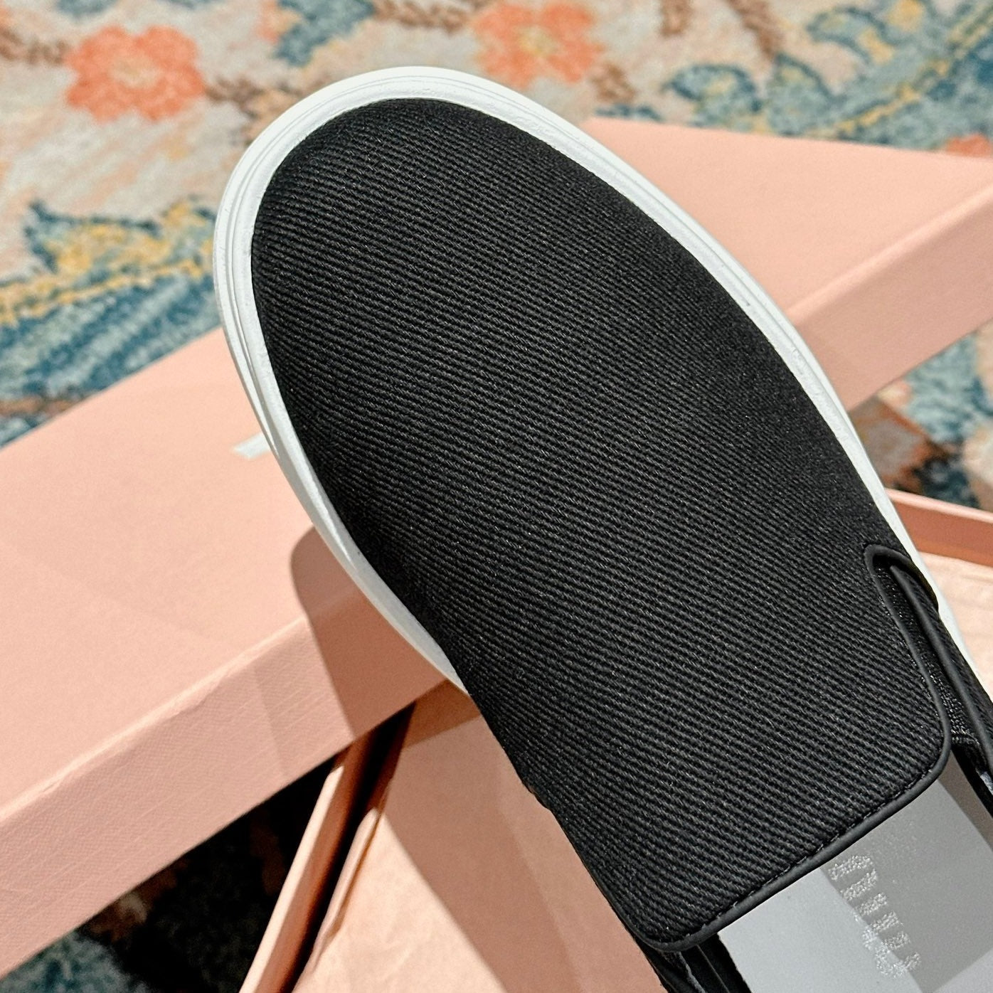 M-Sneakers
