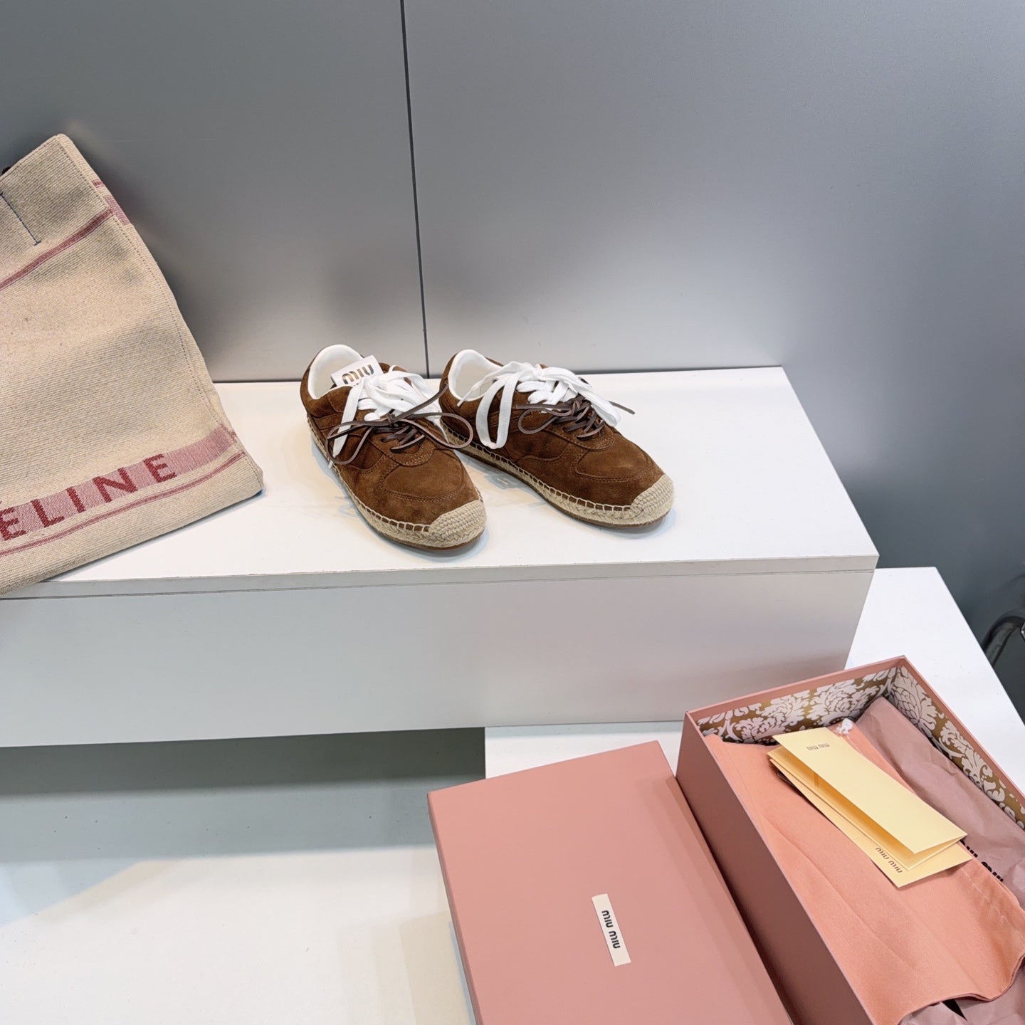 M-Sneakers