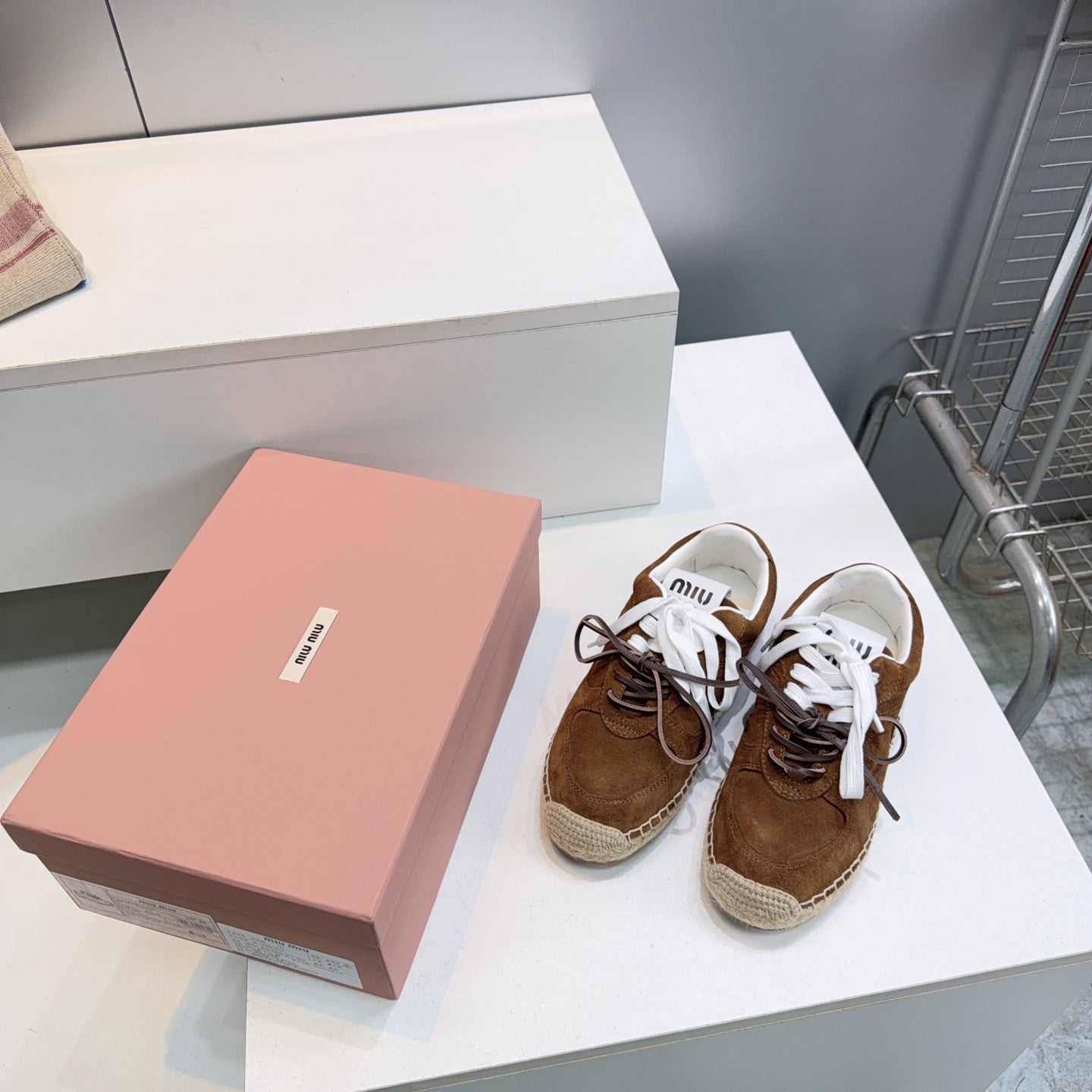 M-Sneakers