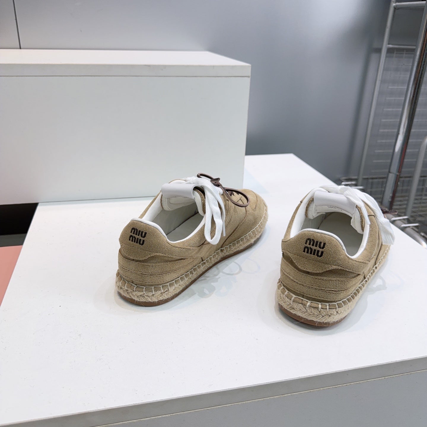 M-Sneakers