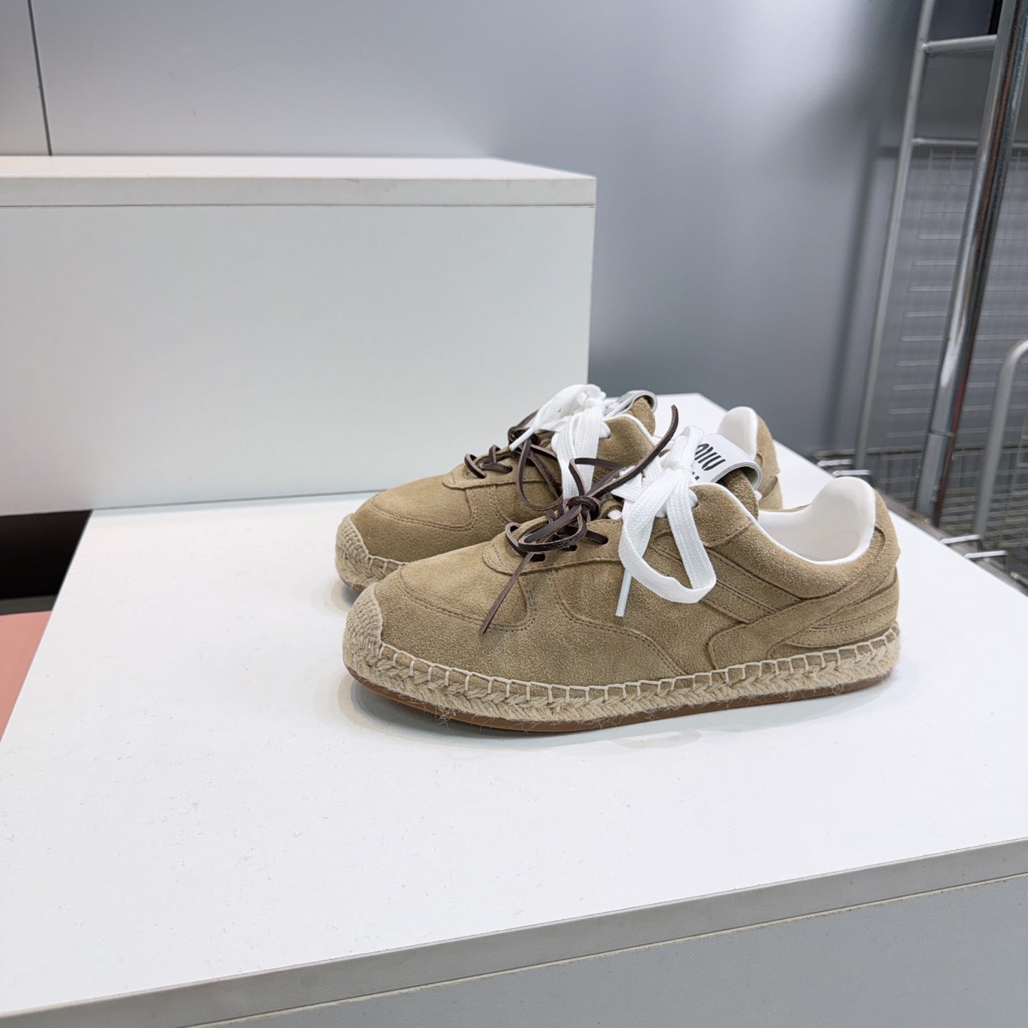M-Sneakers