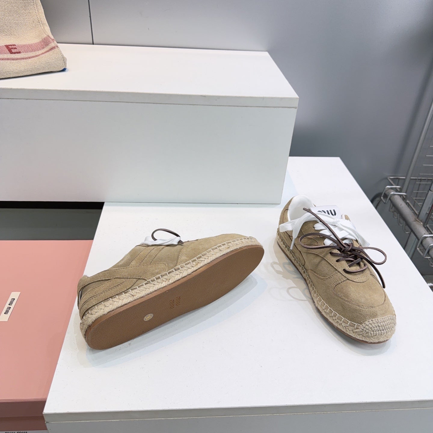 M-Sneakers